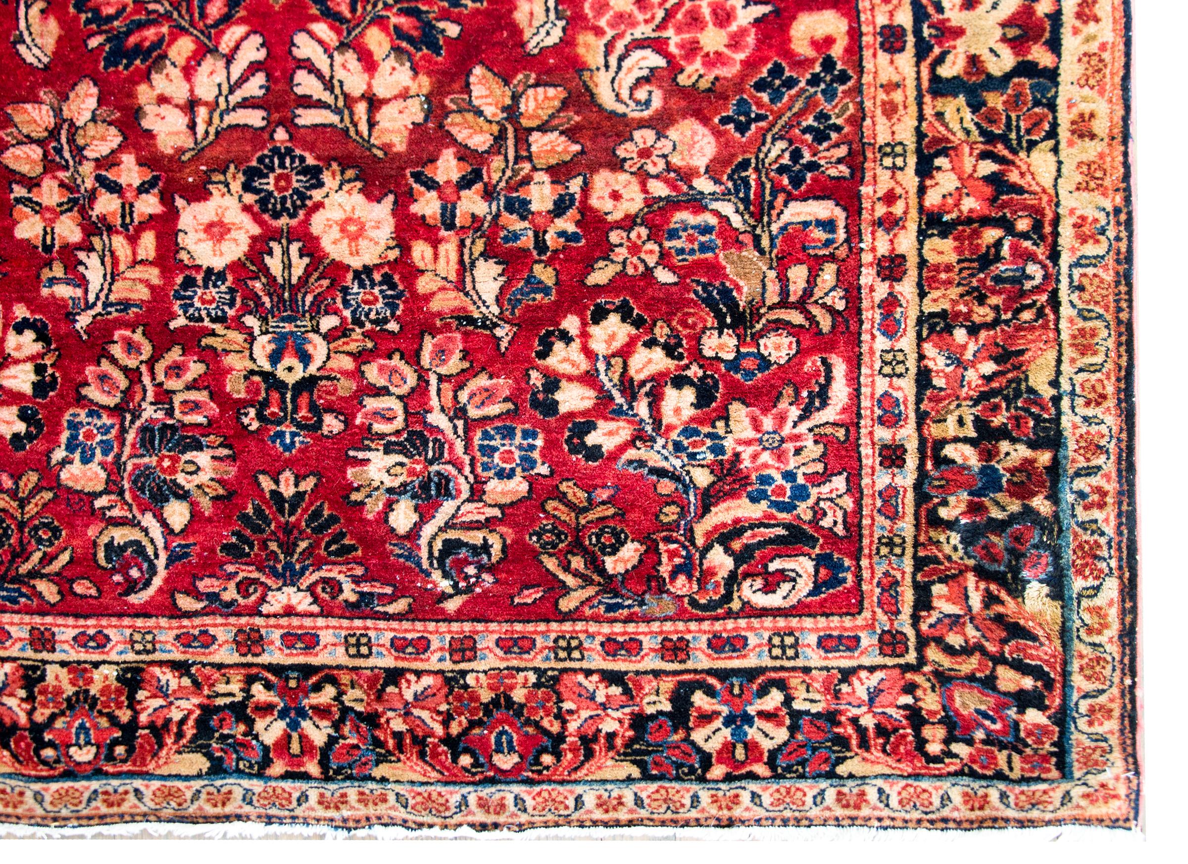 Early 20th Century Persian Sarouk Rug For Sale 6