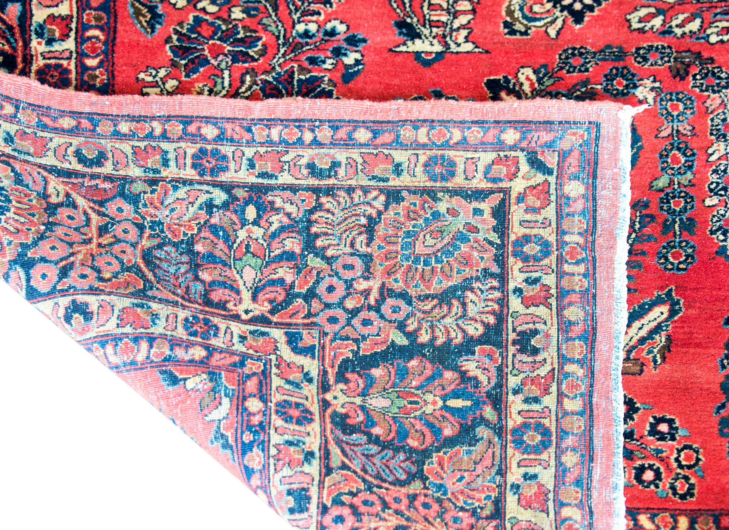 Early 20th Century Persian Sarouk Rug For Sale 7