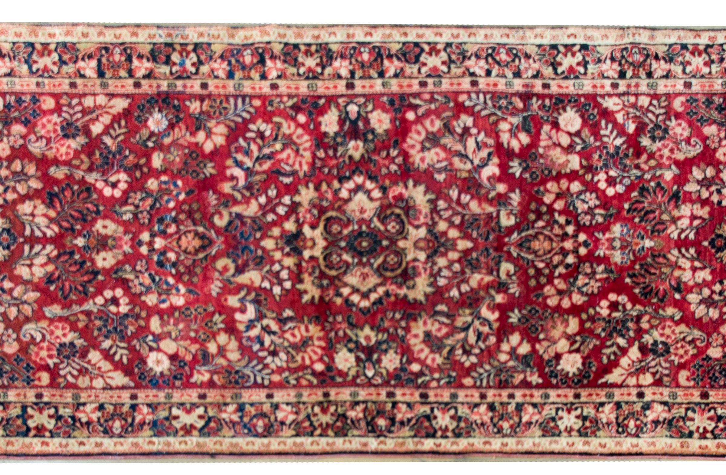Persischer Sarouk-Teppich des frühen 20. Jahrhunderts (Sarouk Farahan) im Angebot
