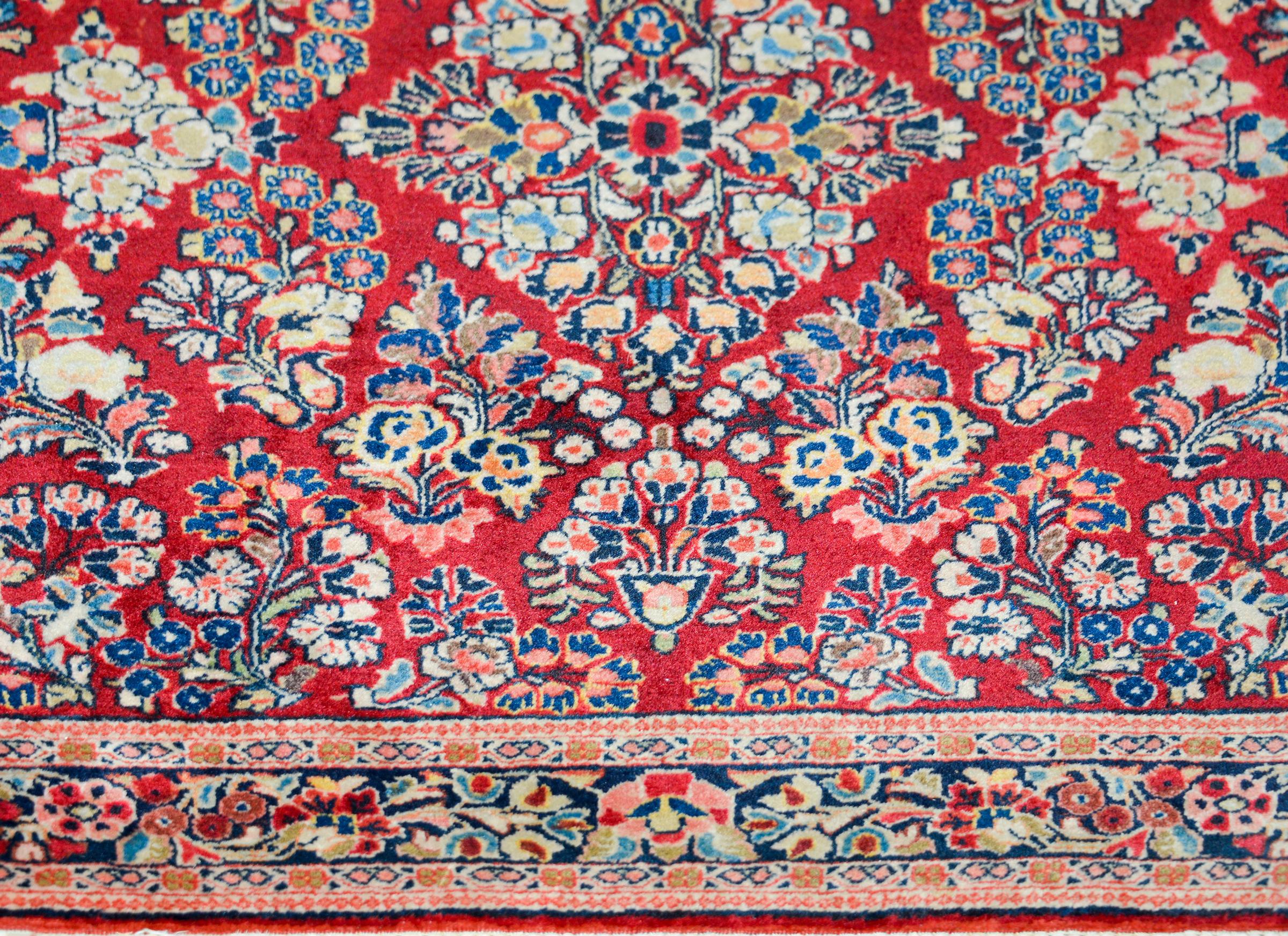 Early 20th Century Persian Sarouk Rug In Good Condition In Chicago, IL