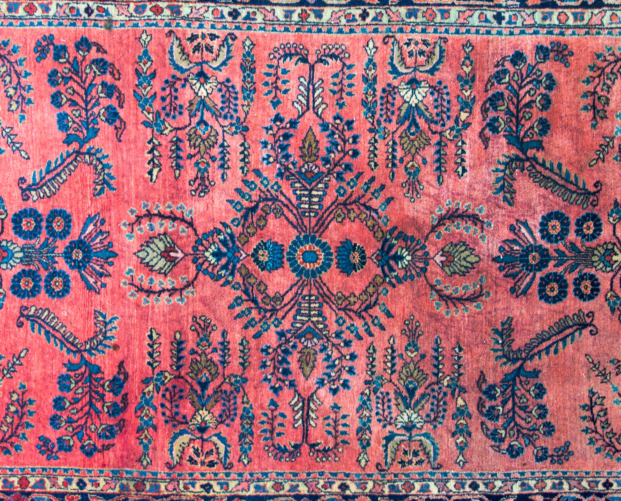 Early 20th Century Persian Sarouk Rug In Good Condition For Sale In Chicago, IL