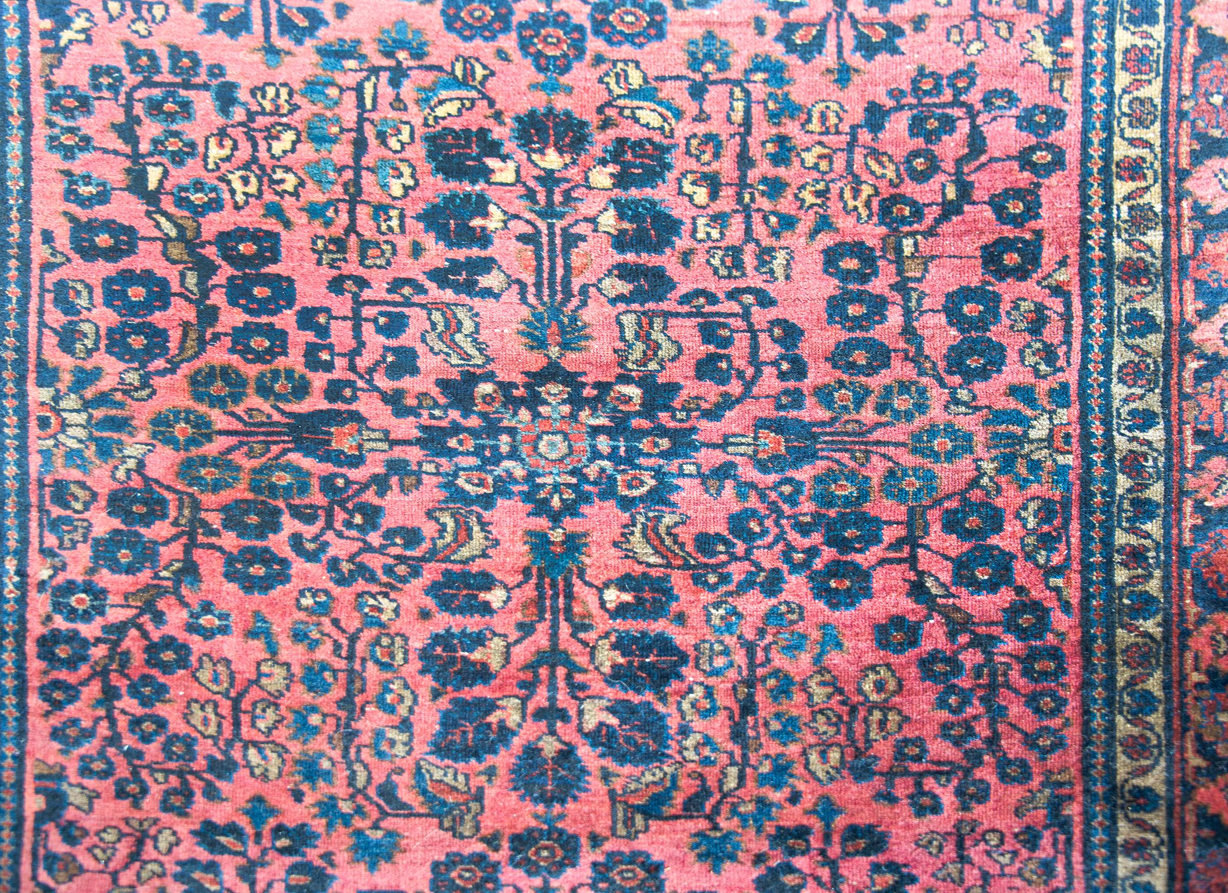 Early 20th Century Persian Sarouk Rug For Sale 1