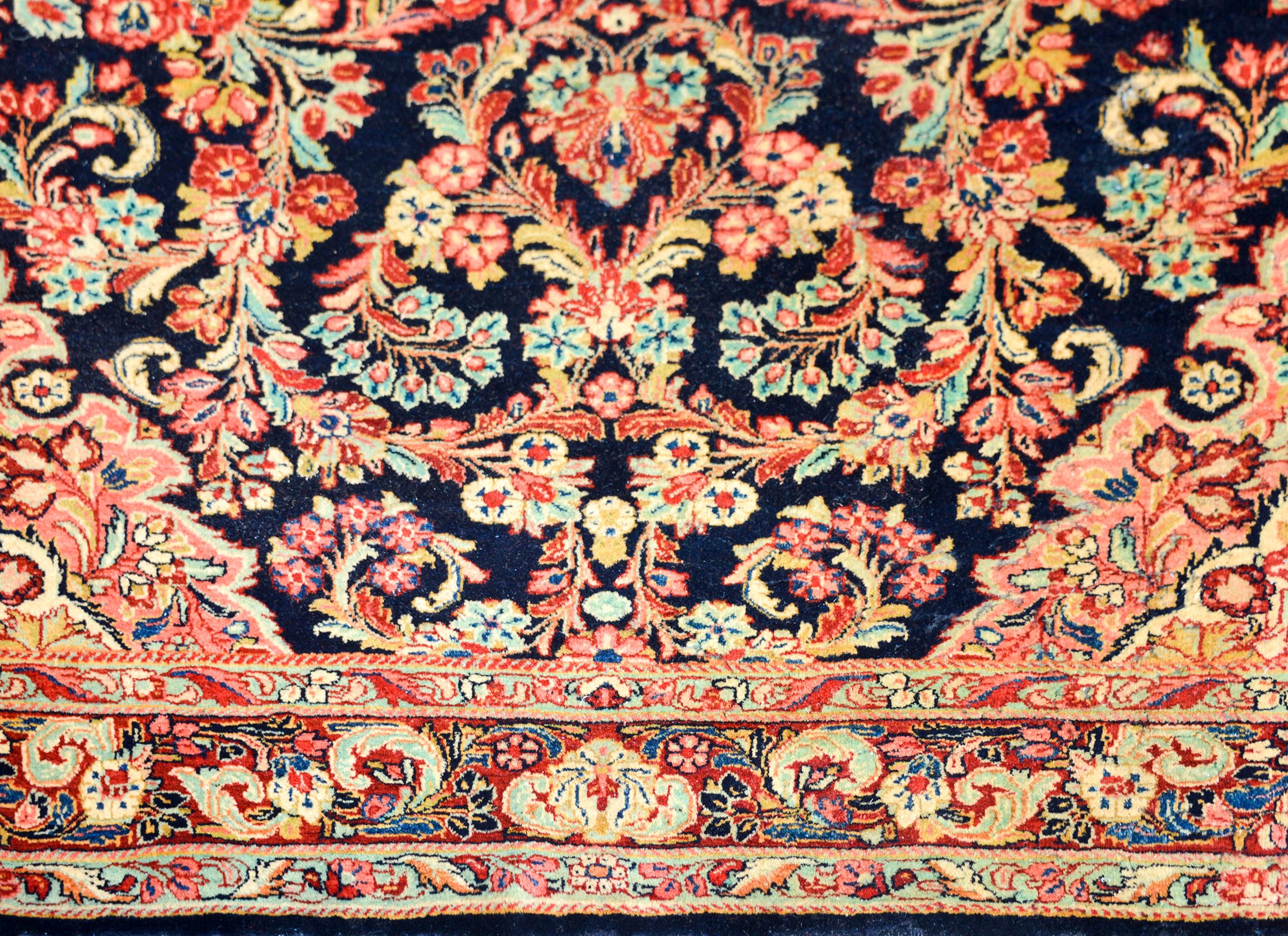 Early 20th Century Persian Sarouk Rug For Sale 1