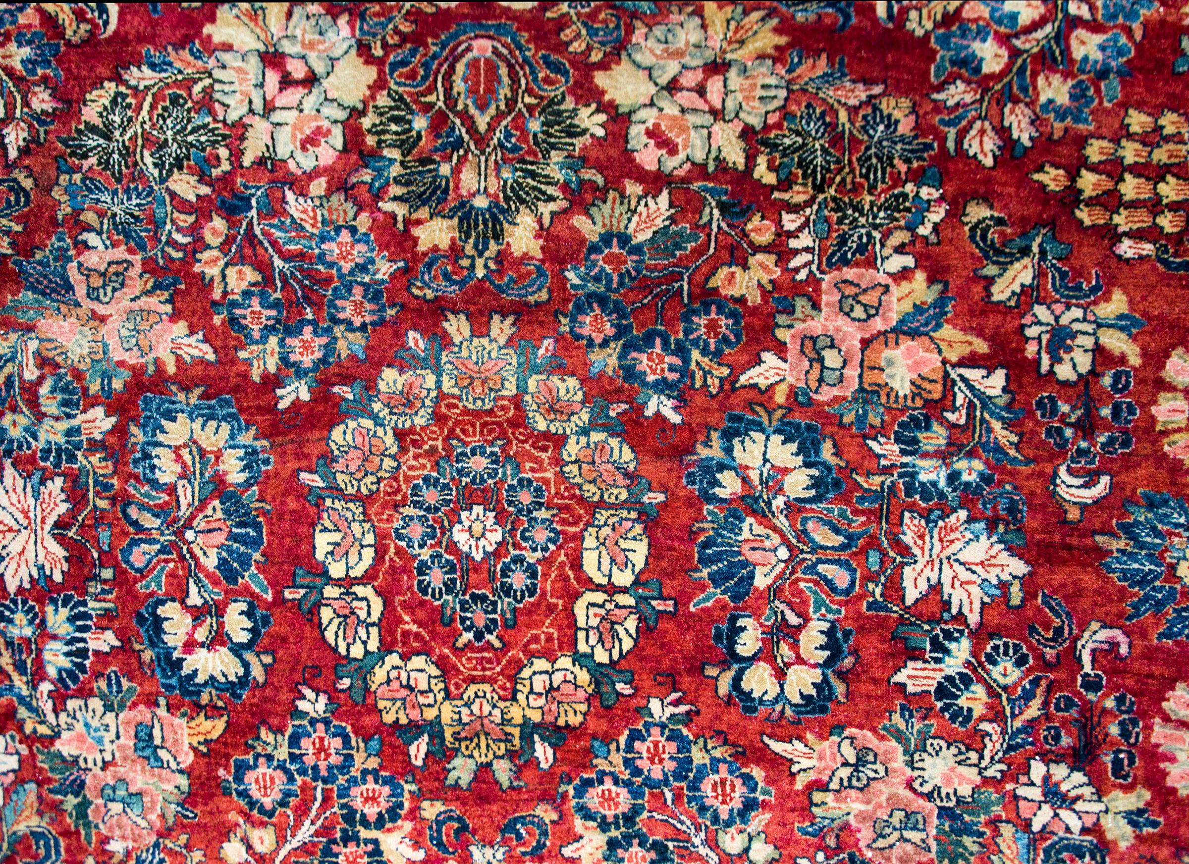 Early 20th Century Persian Sarouk Rug For Sale 1