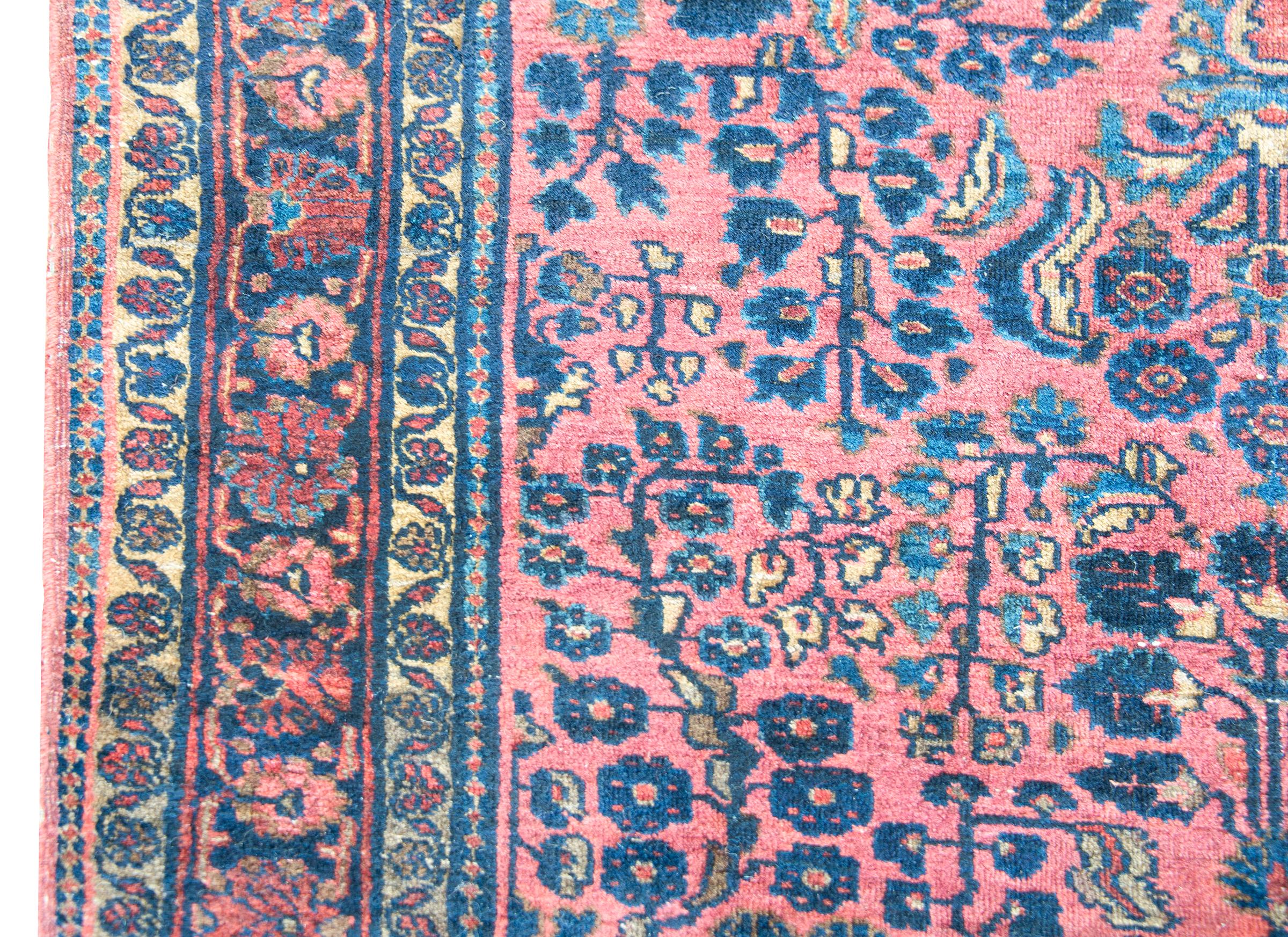 Early 20th Century Persian Sarouk Rug For Sale 2