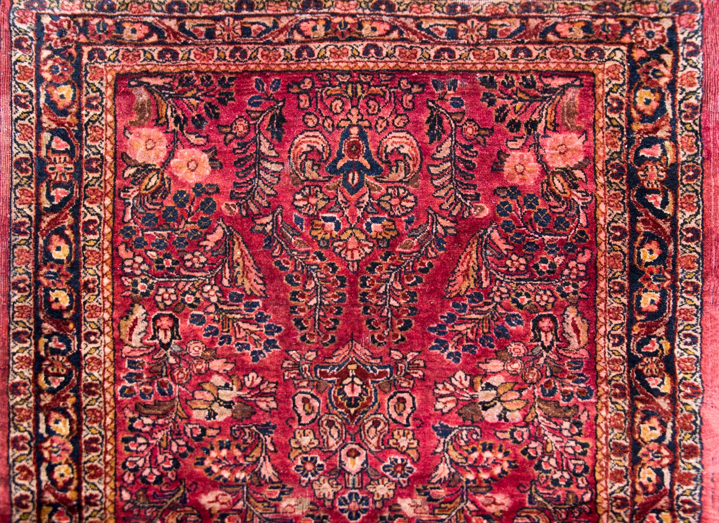 Early 20th Century Persian Sarouk Rug For Sale 1