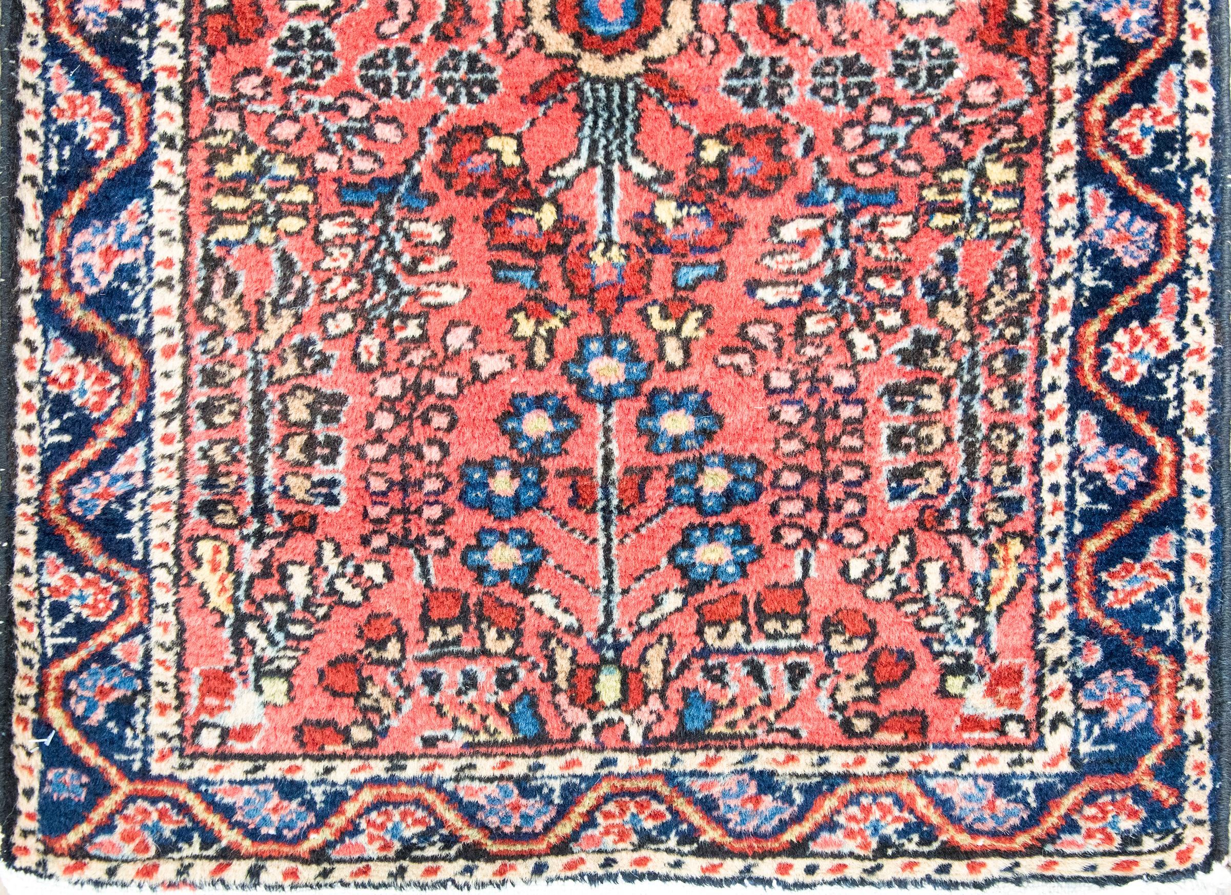 Persischer Sarouk-Teppich des frühen 20. Jahrhunderts im Angebot 1