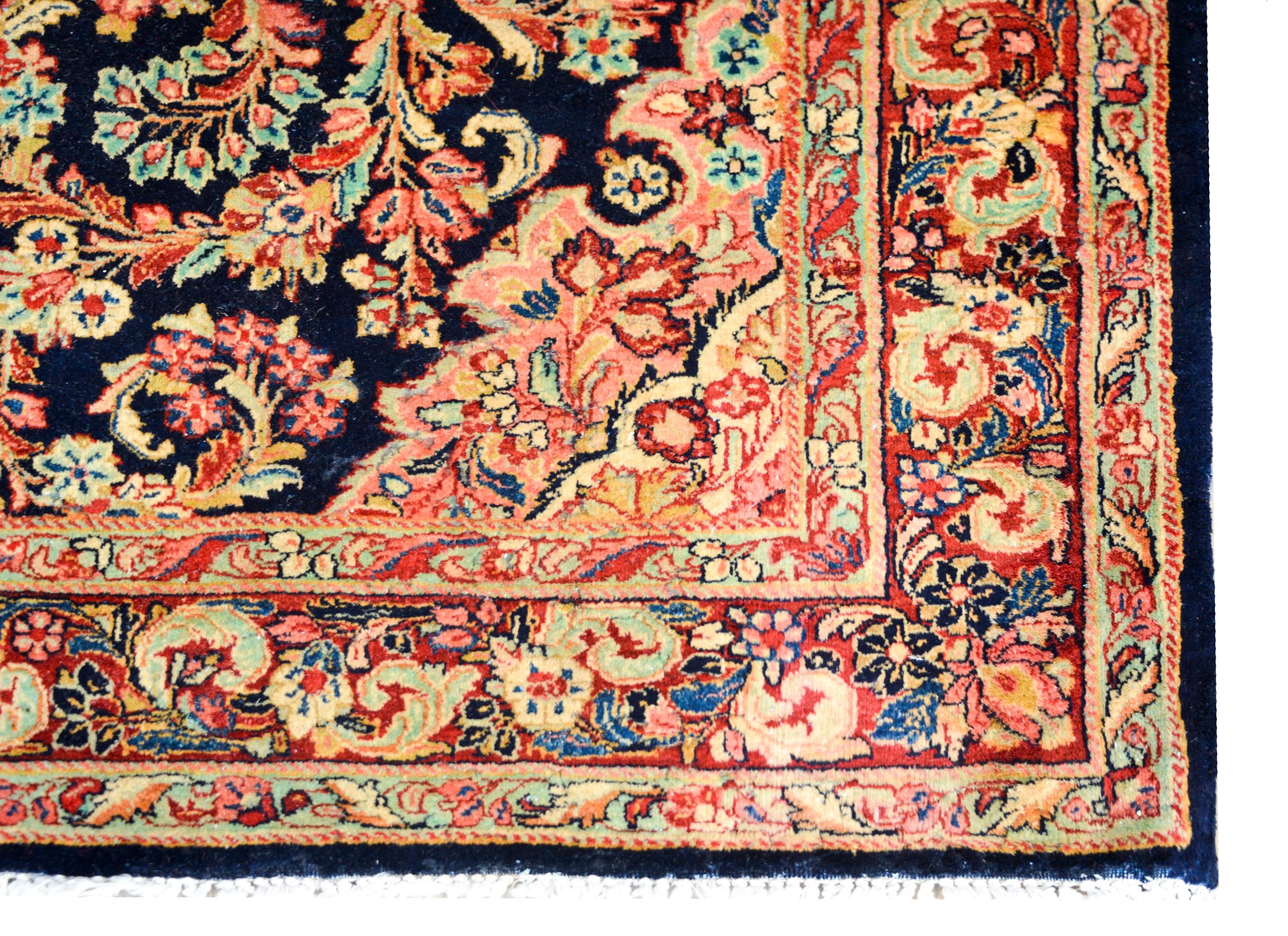 Early 20th Century Persian Sarouk Rug For Sale 2