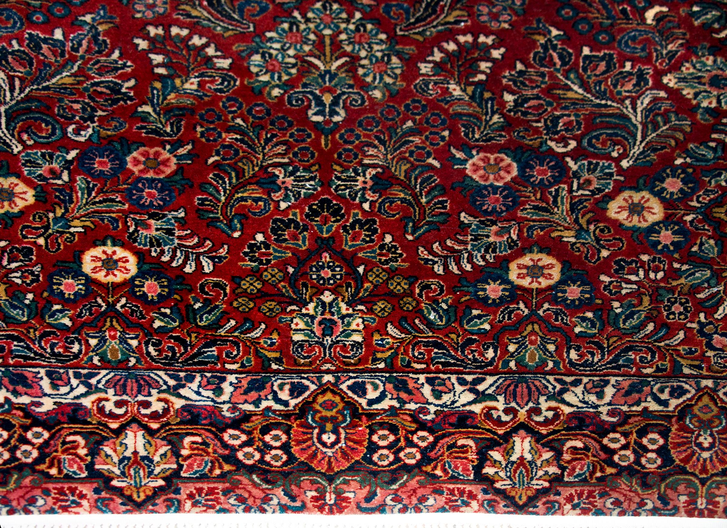 Early 20th Century Persian Sarouk Rug For Sale 2