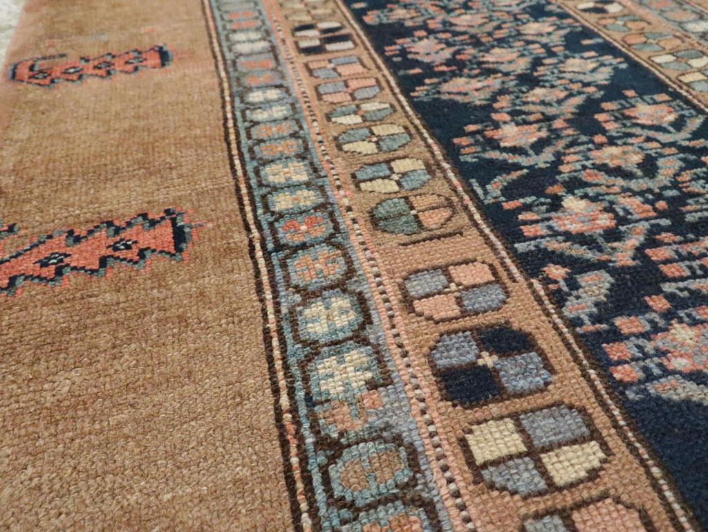 Alfombra de acento persa Serab de principios del siglo XX Tribal en venta