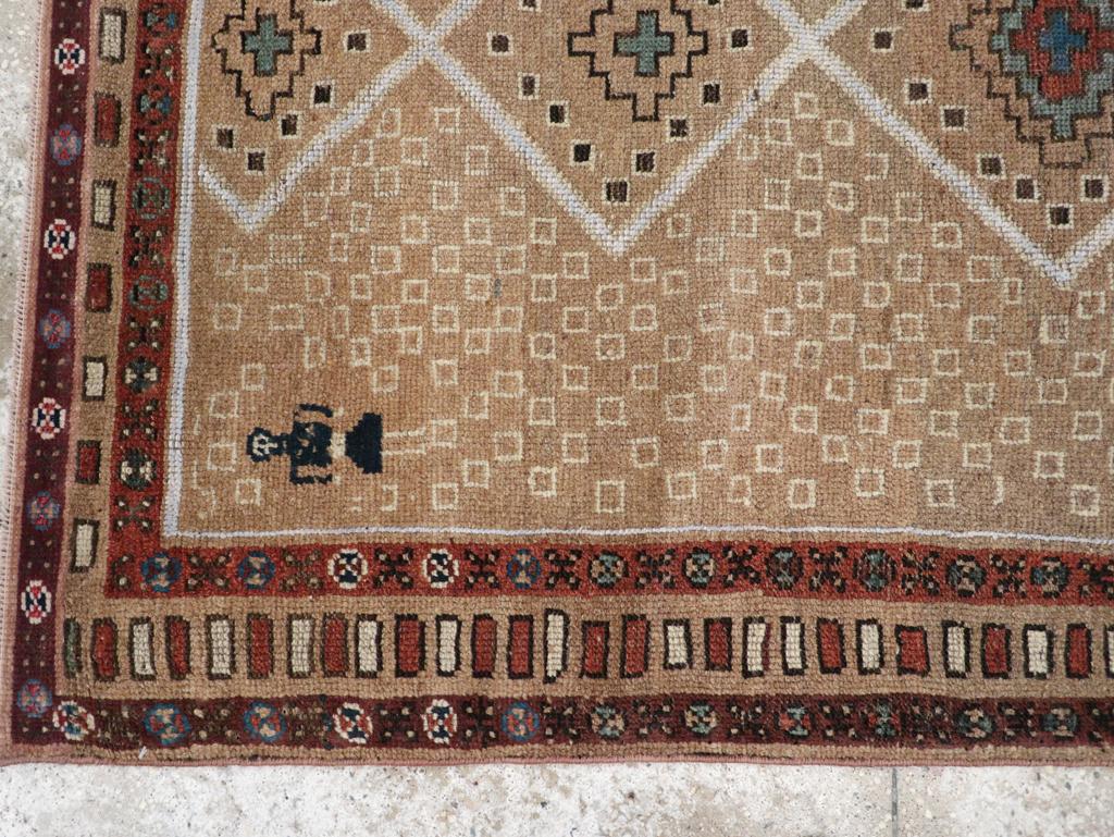 Persischer Serab-Akzentteppich aus dem frühen 20. (20. Jahrhundert) im Angebot