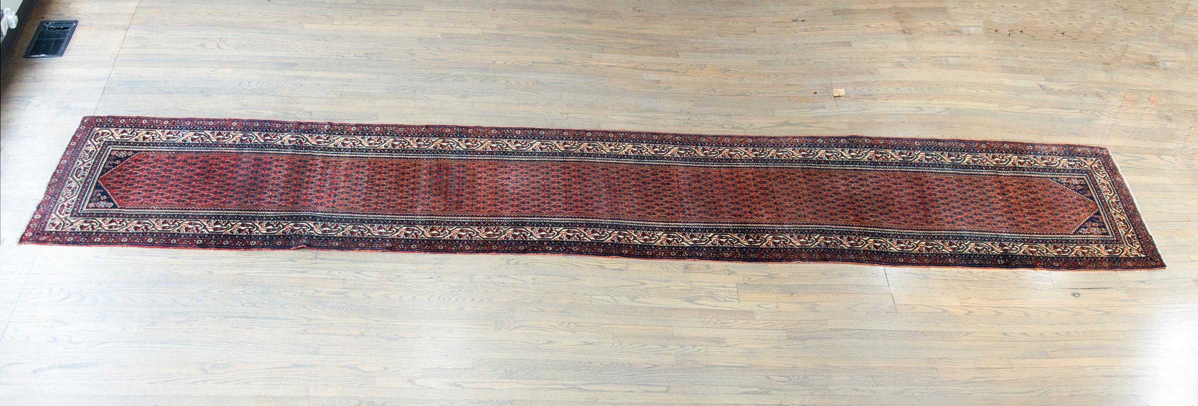 Early 20th Century Persian Seraband Rug For Sale 6