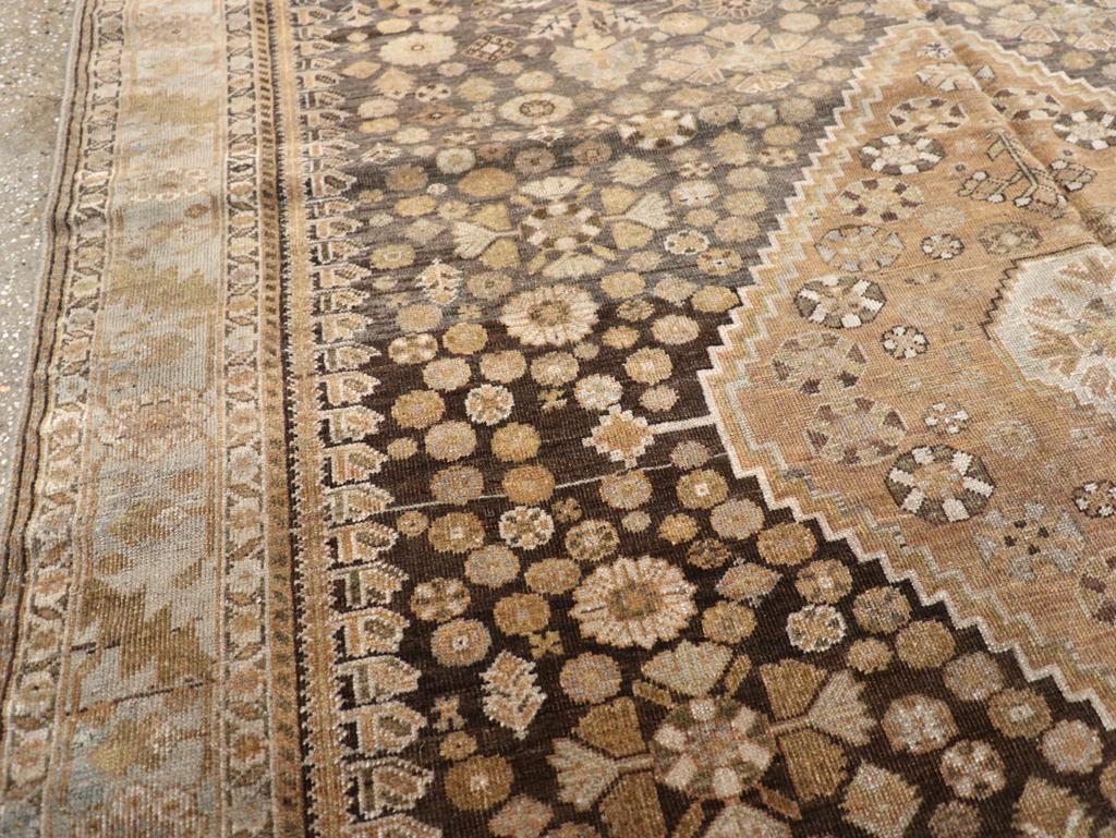 Early 20th Century Persian Shiraz Accent Rug Persa en venta