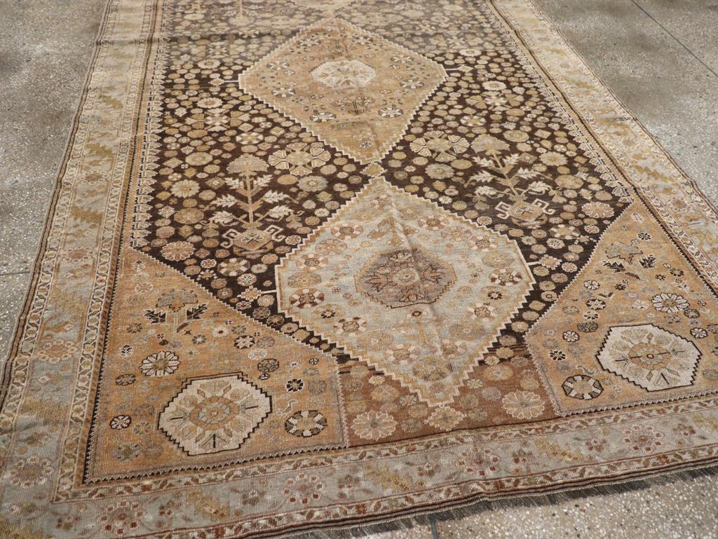 Early 20th Century Persian Shiraz Accent Rug siglo XX en venta