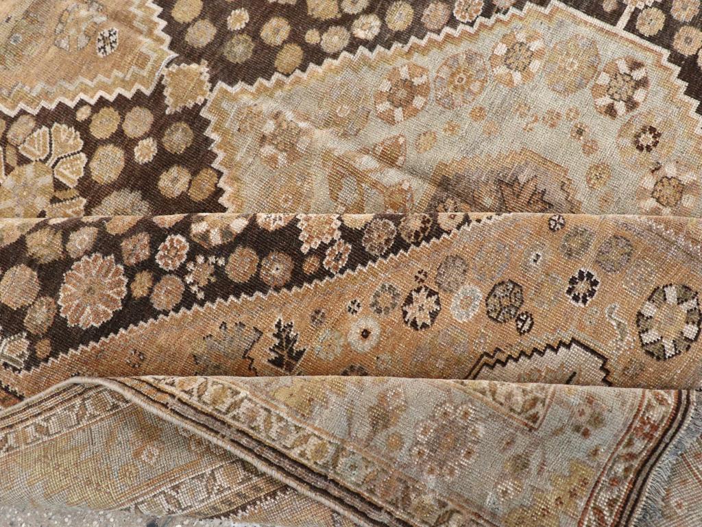 Early 20th Century Persian Shiraz Accent Rug Lana en venta