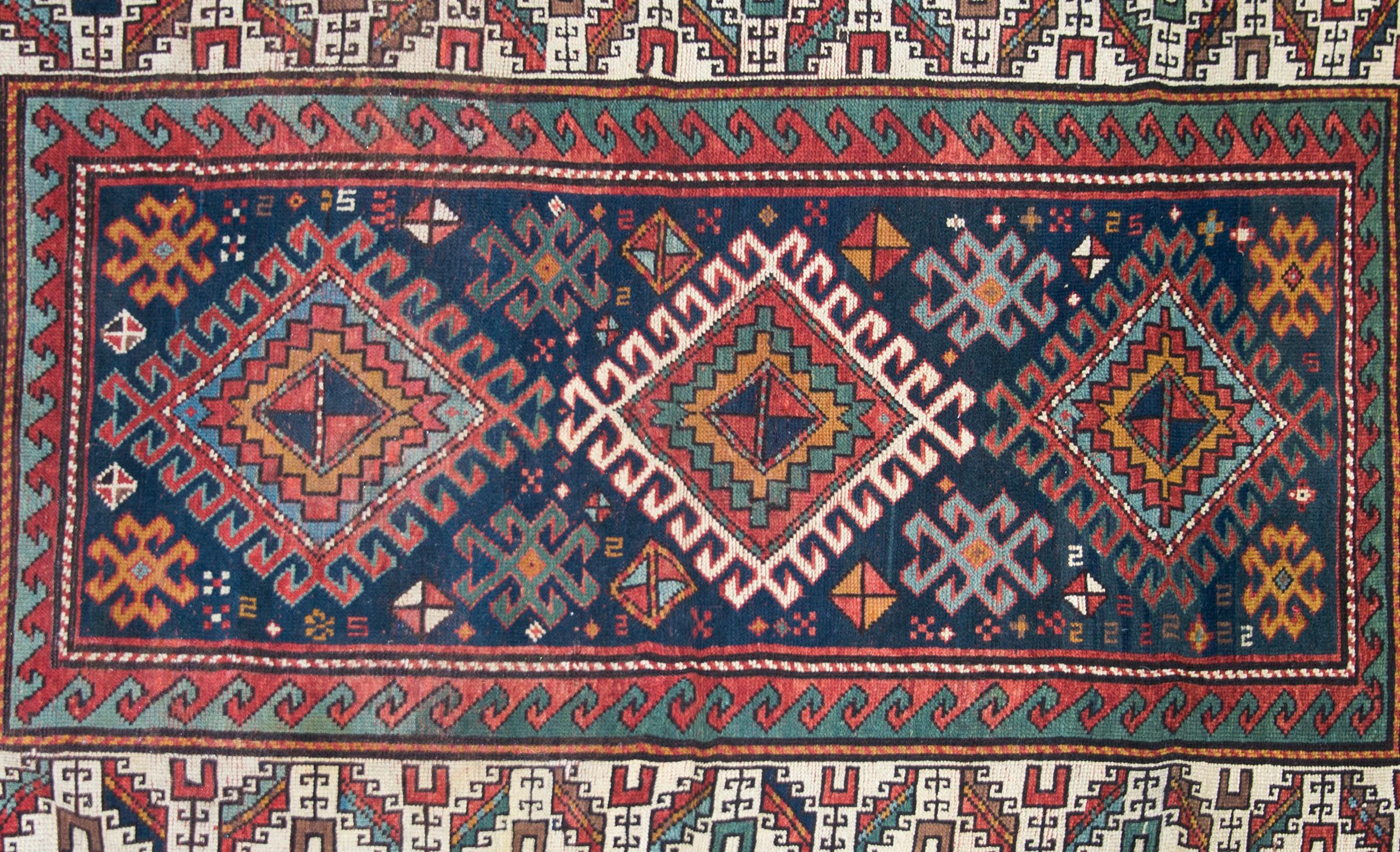 Persischer Shirvan-Teppich des frühen 20. Jahrhunderts (Stammeskunst) im Angebot