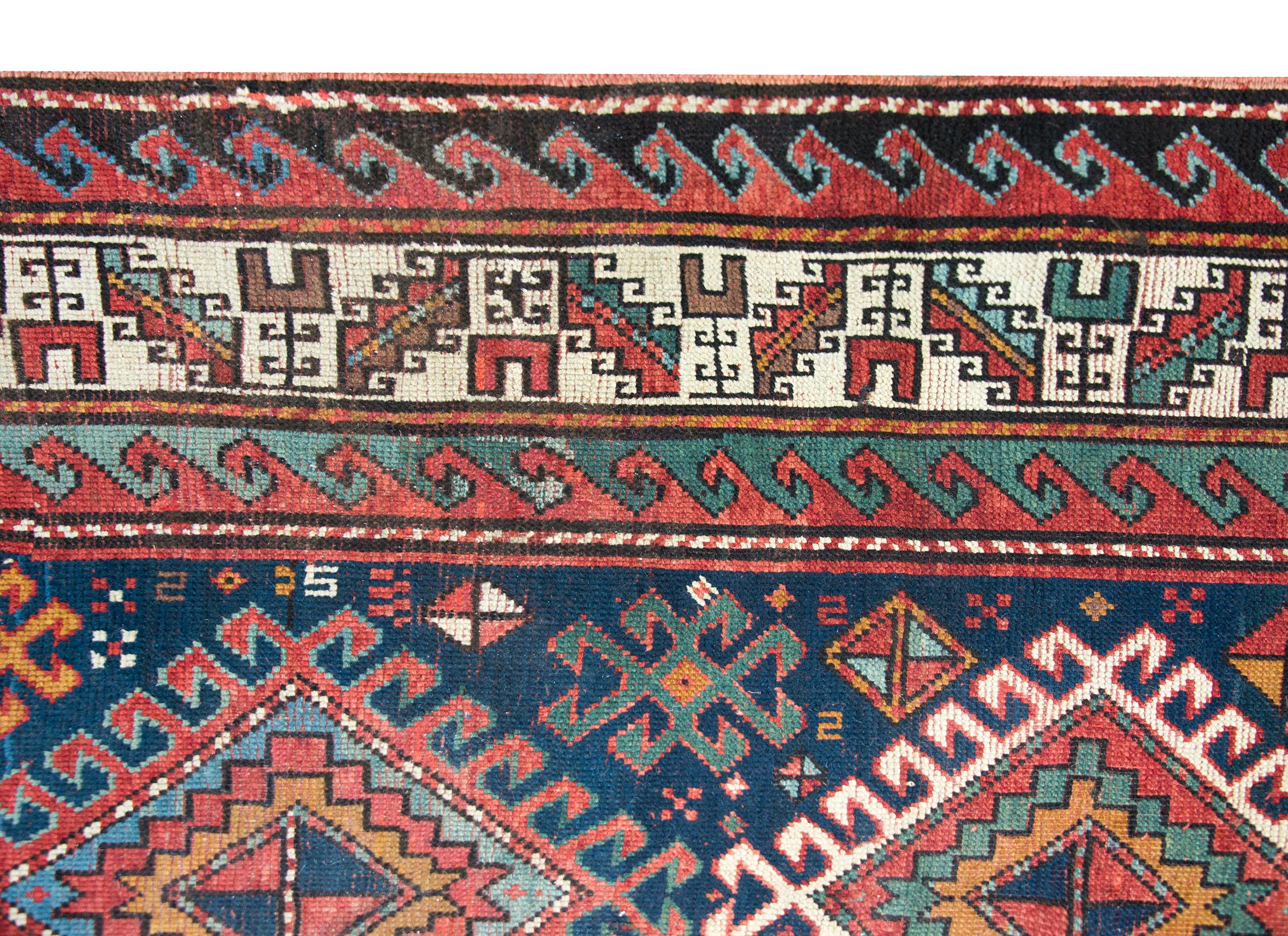 Persischer Shirvan-Teppich des frühen 20. Jahrhunderts (Wolle) im Angebot