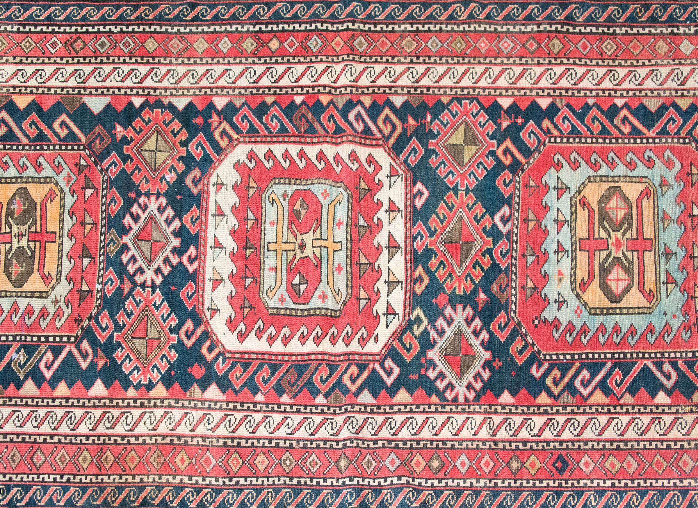 Persischer Shrivan-Teppich des frühen 20. Jahrhunderts im Angebot 3