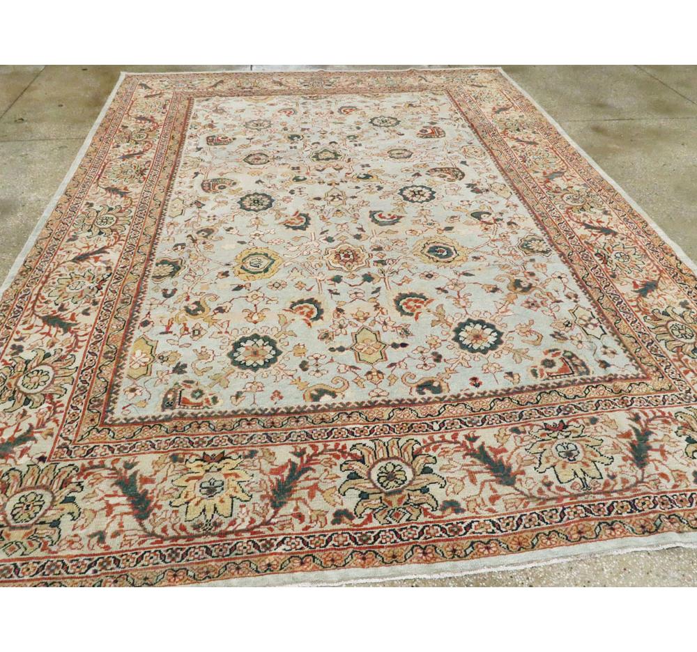 Tapis persan Sultanabad du début du 20e siècle de taille standard en bleu clair et beige Excellent état - En vente à New York, NY