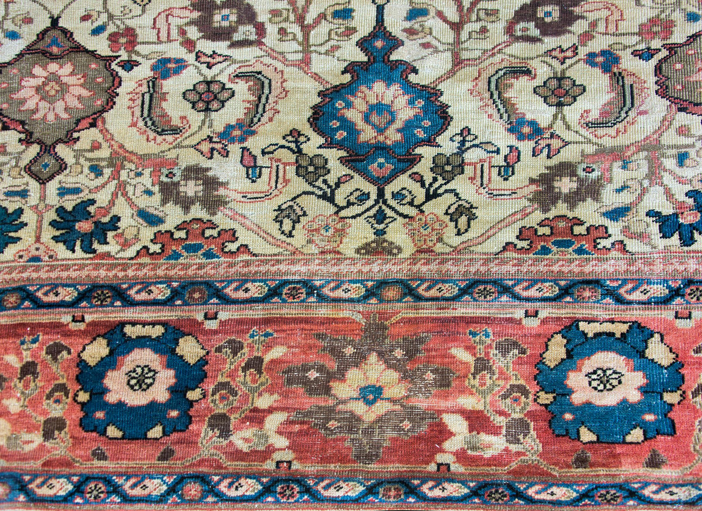 Early 20th Century Persian Sultanabad Rug For Sale 5
