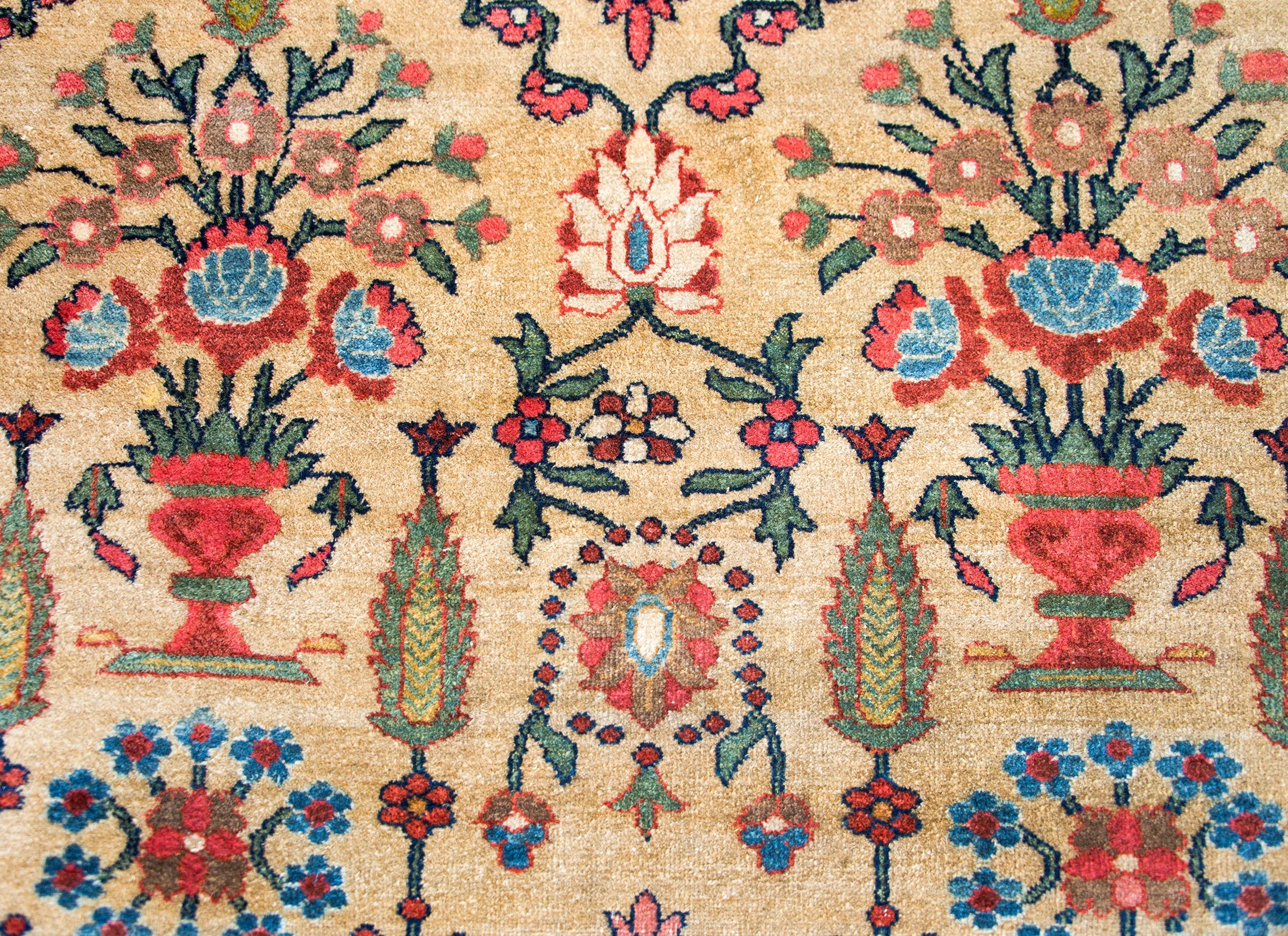 Early 20th Century Persian Sultanabad Rug For Sale 6