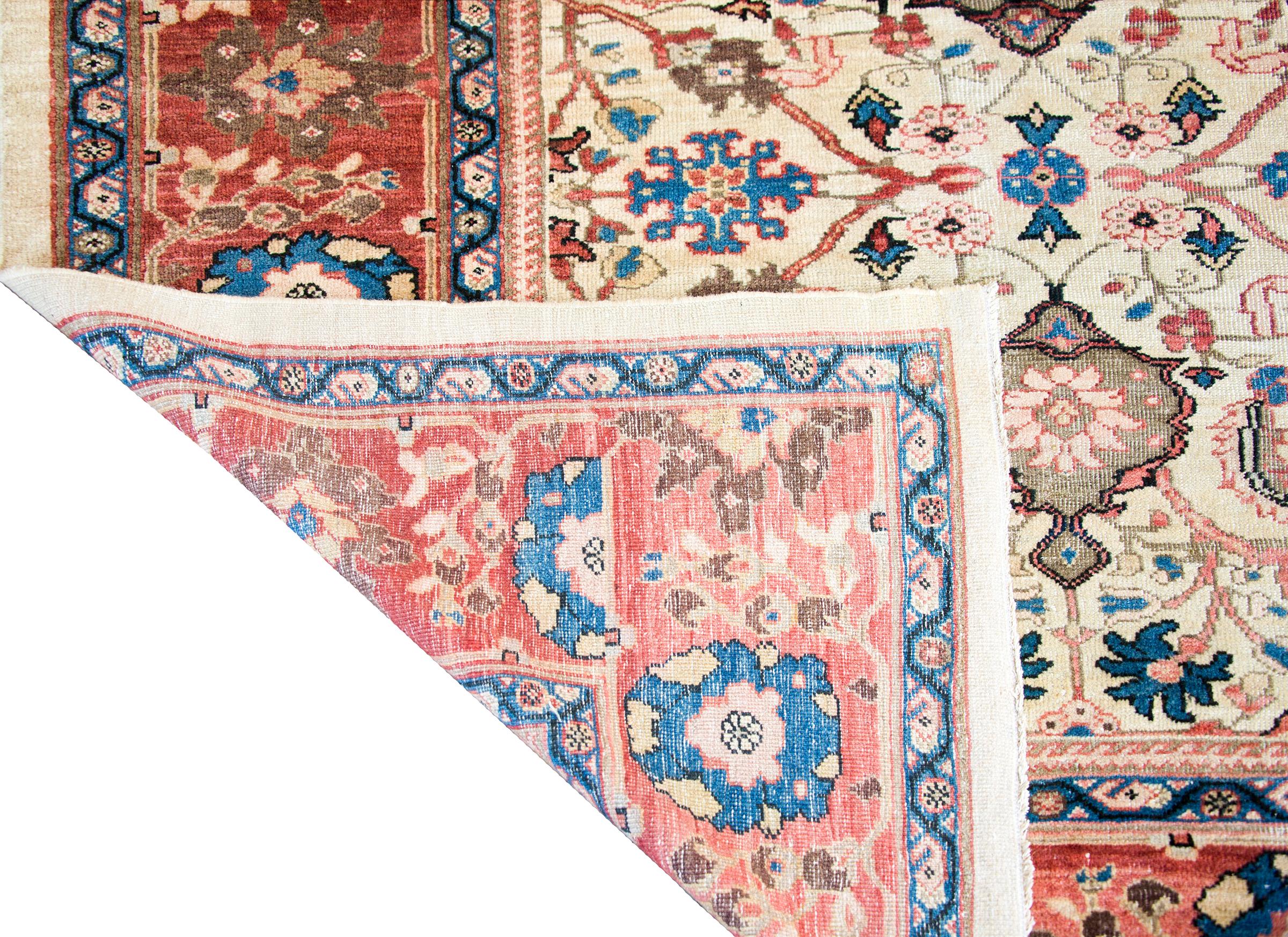 Early 20th Century Persian Sultanabad Rug For Sale 7