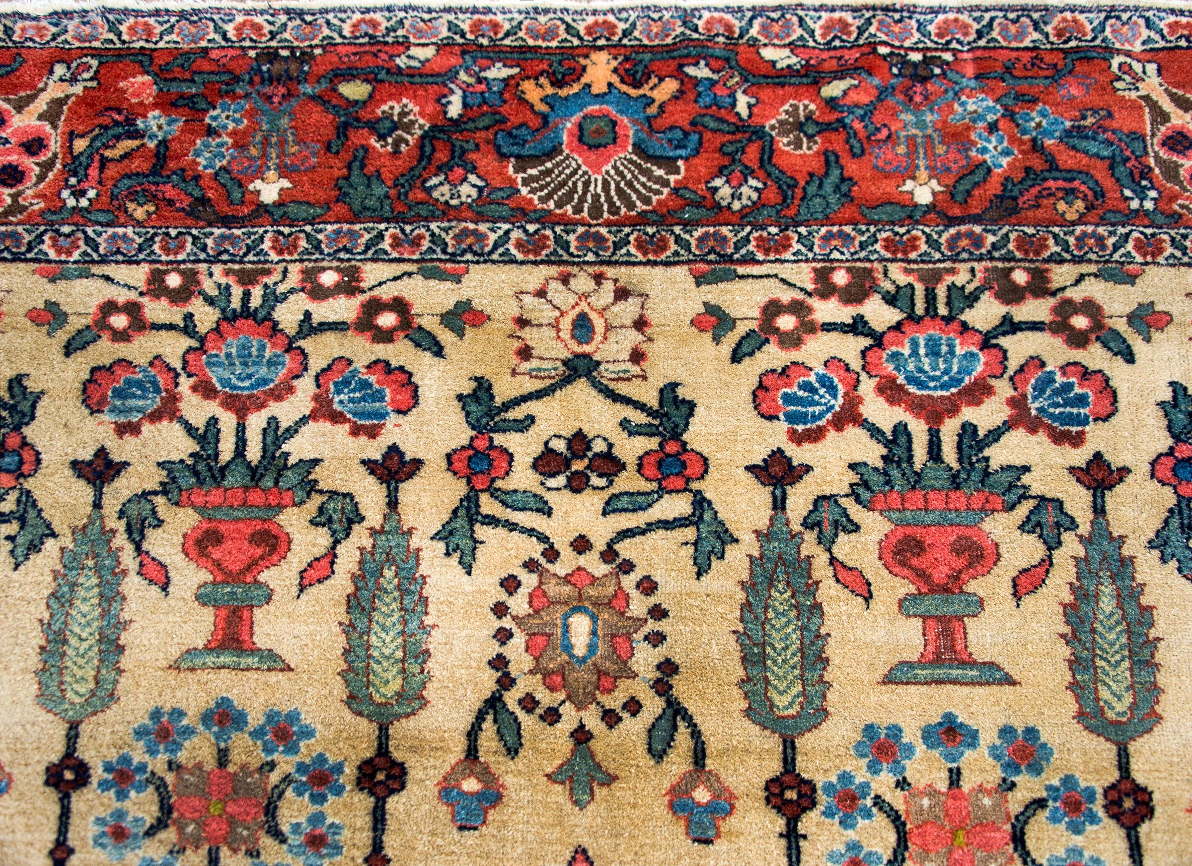 Early 20th Century Persian Sultanabad Rug For Sale 7