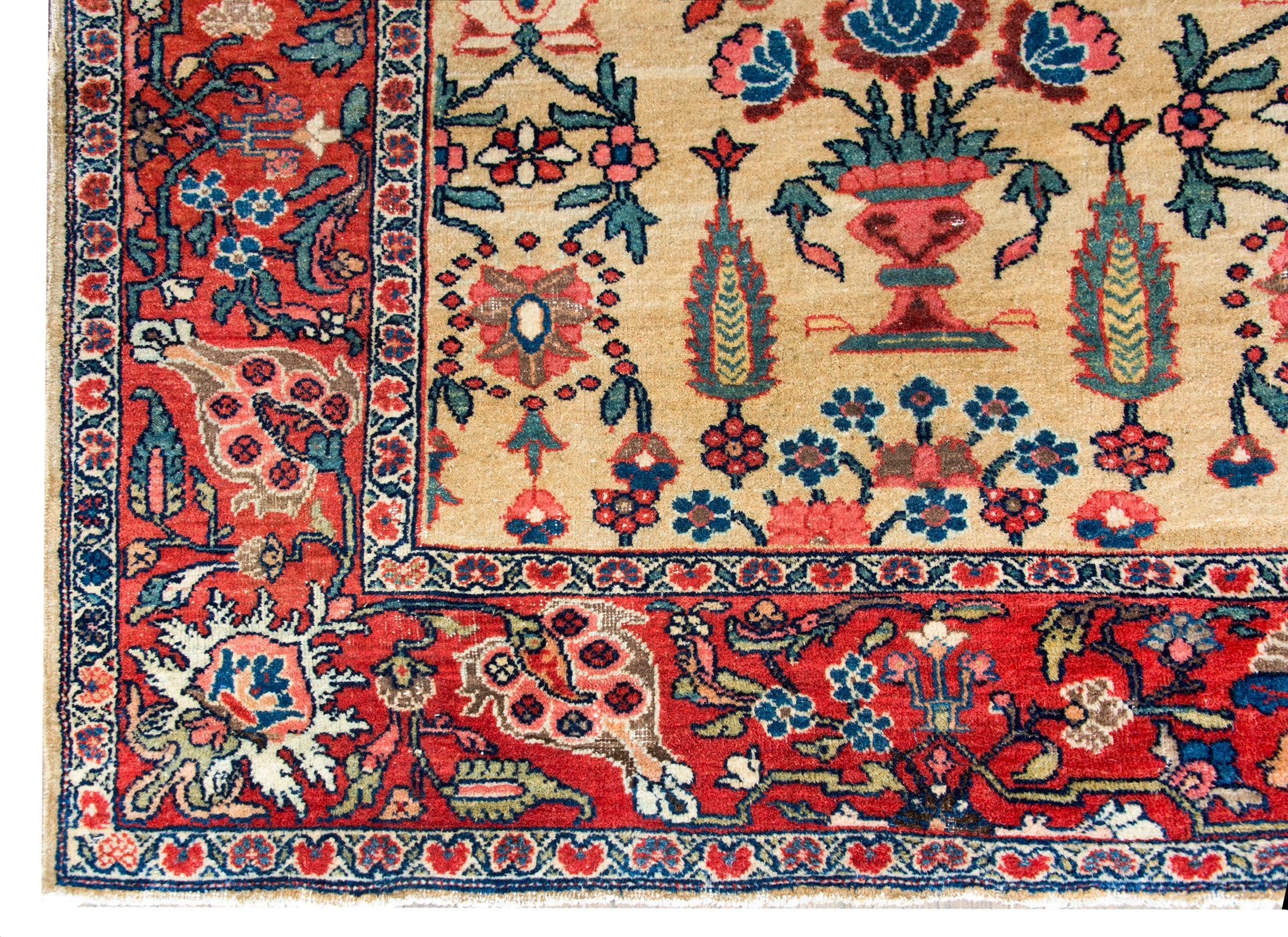 Early 20th Century Persian Sultanabad Rug For Sale 9