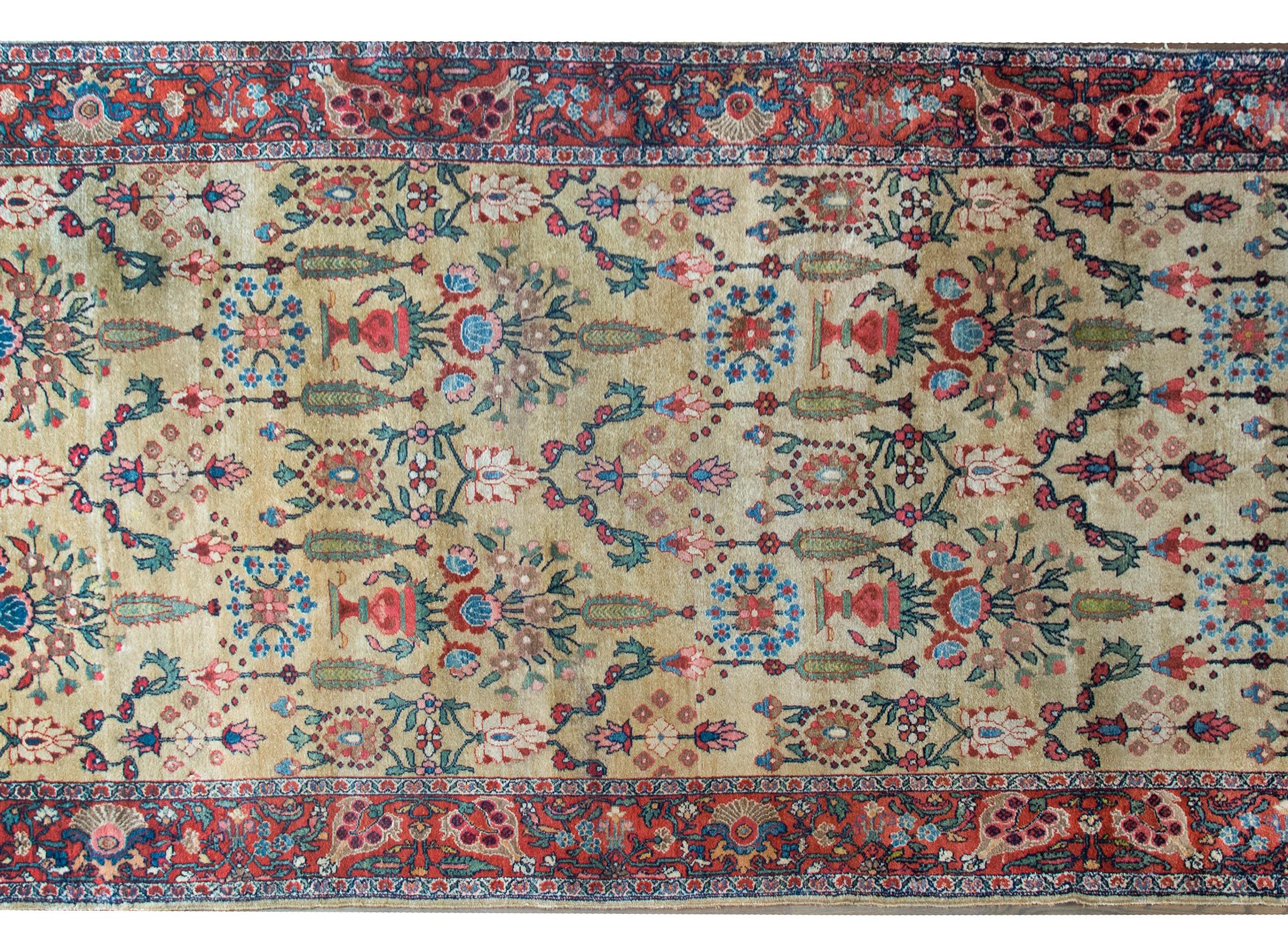 Hand-Knotted Early 20th Century Persian Sultanabad Rug For Sale