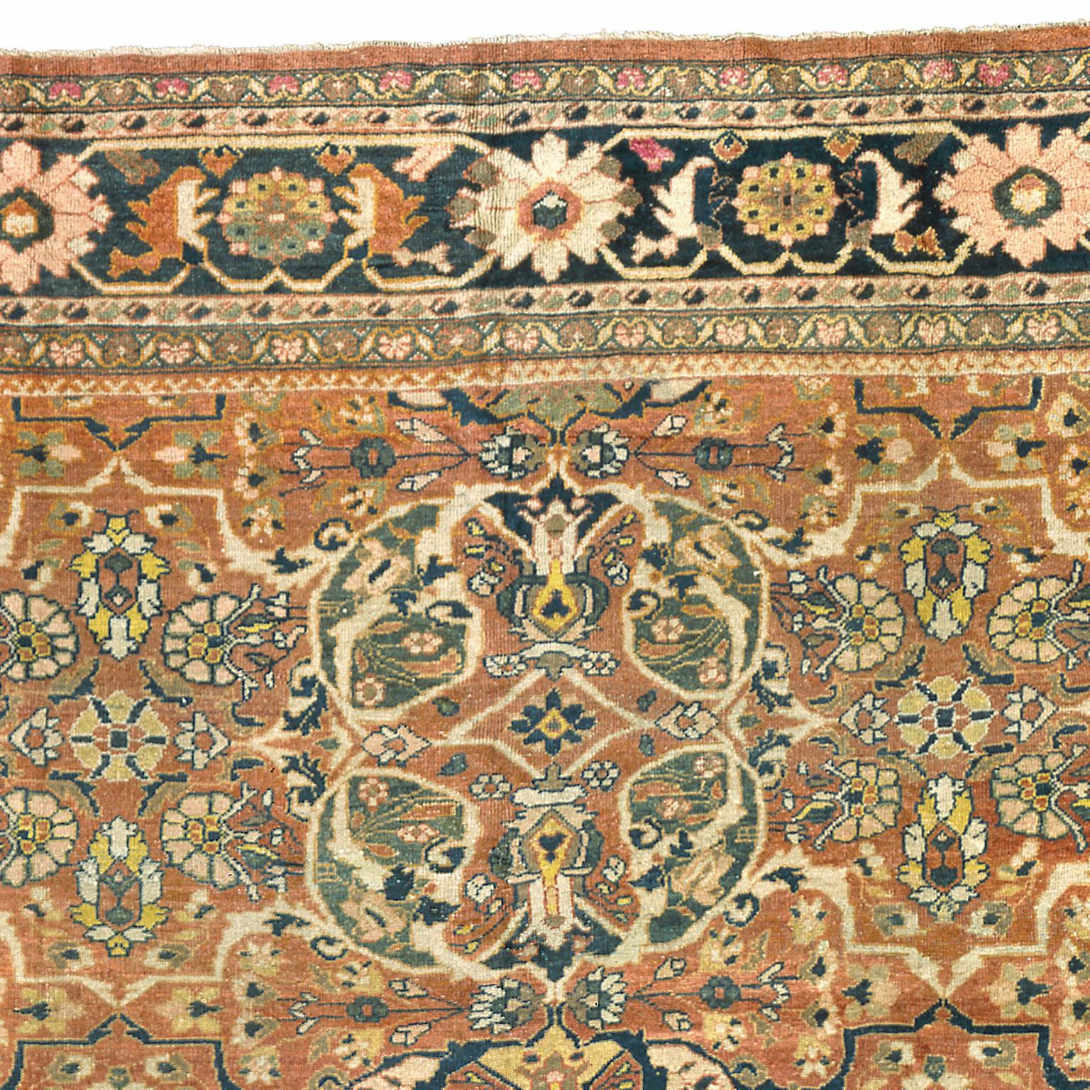 Early 20th Century Persian Sultanabad Rug In Good Condition For Sale In New York, NY