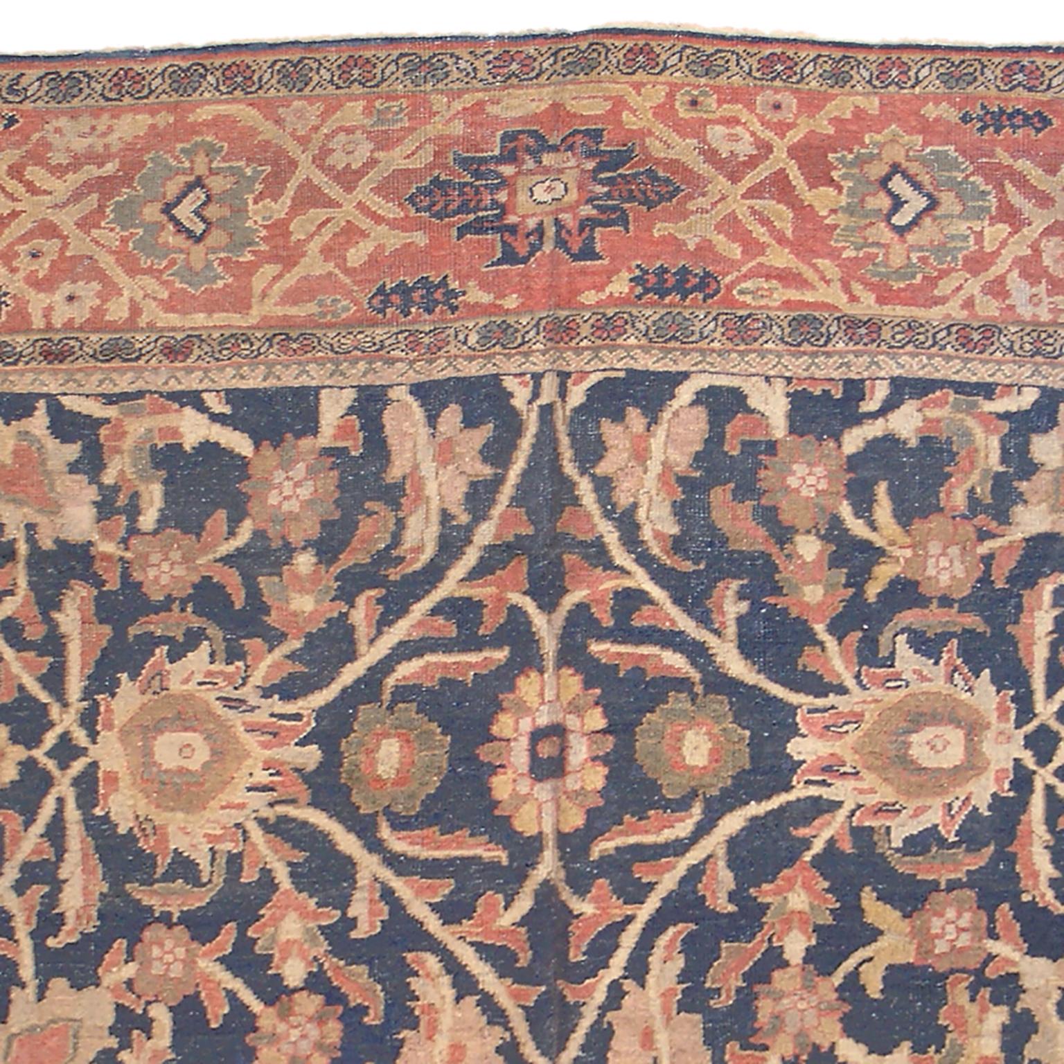 Early 20th Century Persian Sultanabad Rug In Good Condition For Sale In New York, NY