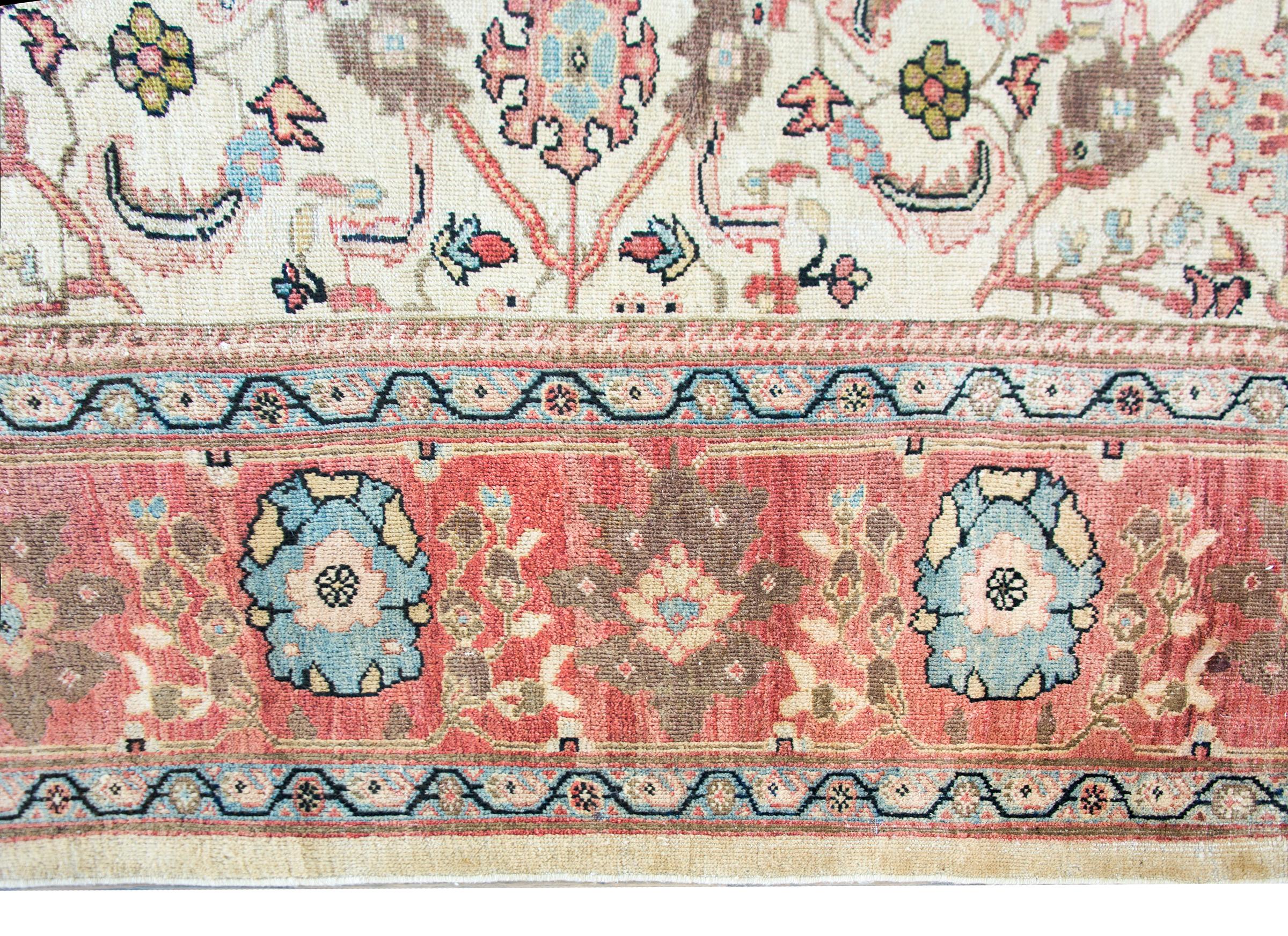 Early 20th Century Persian Sultanabad Rug In Good Condition For Sale In Chicago, IL