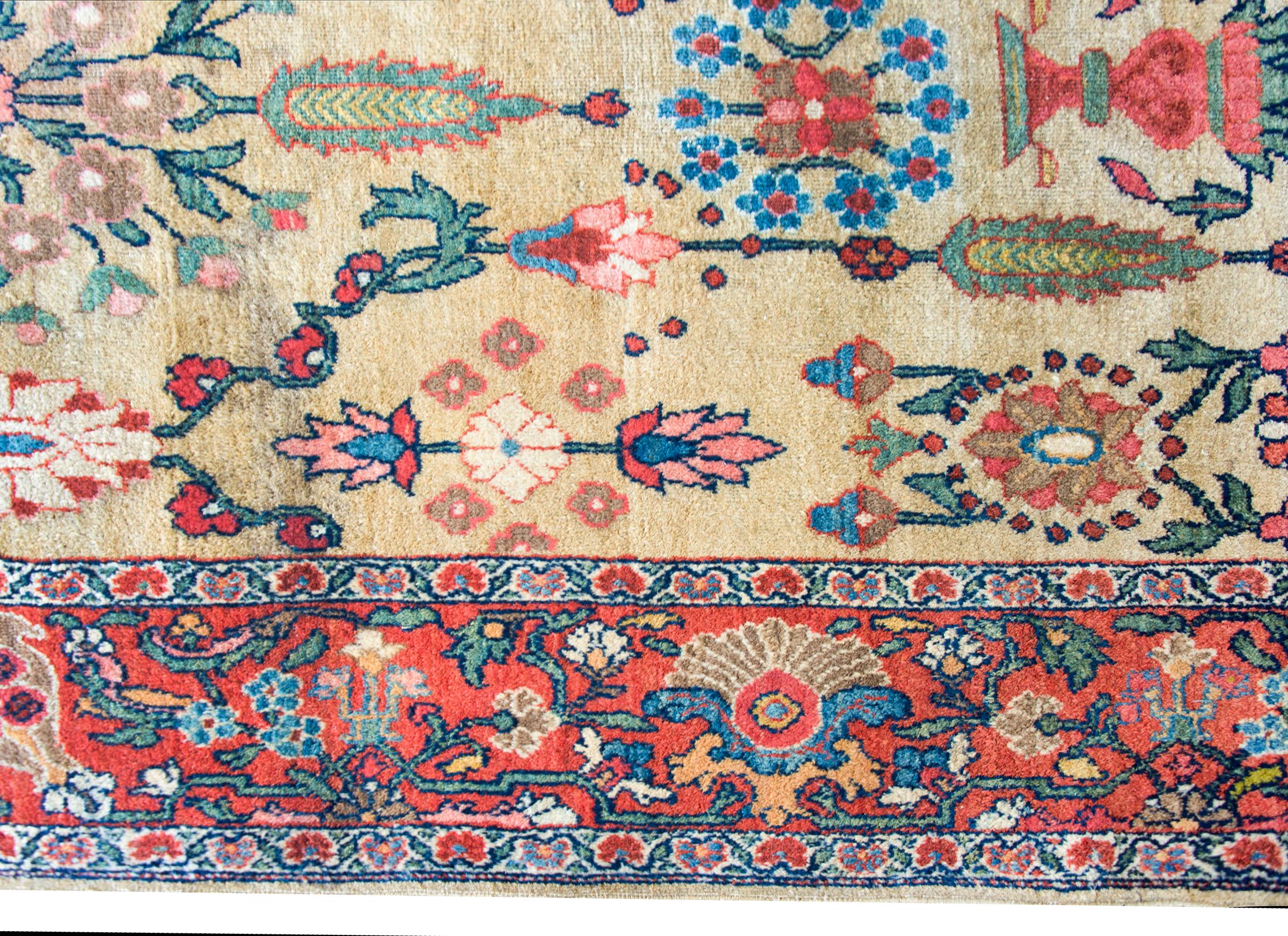 Early 20th Century Persian Sultanabad Rug In Good Condition For Sale In Chicago, IL