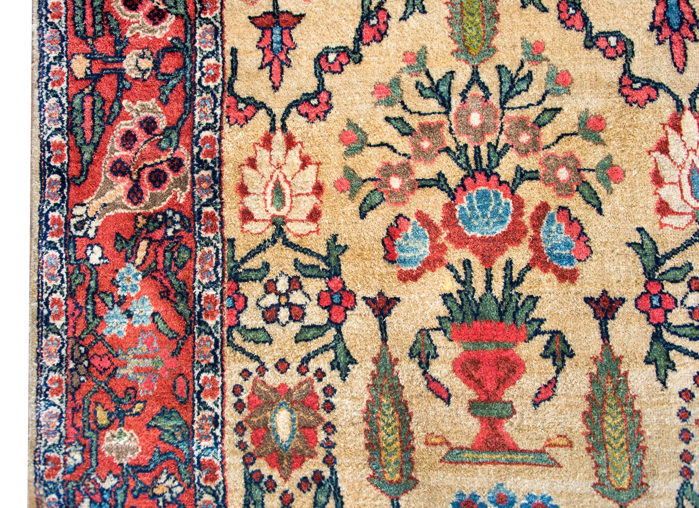 Early 20th Century Persian Sultanabad Rug For Sale 1