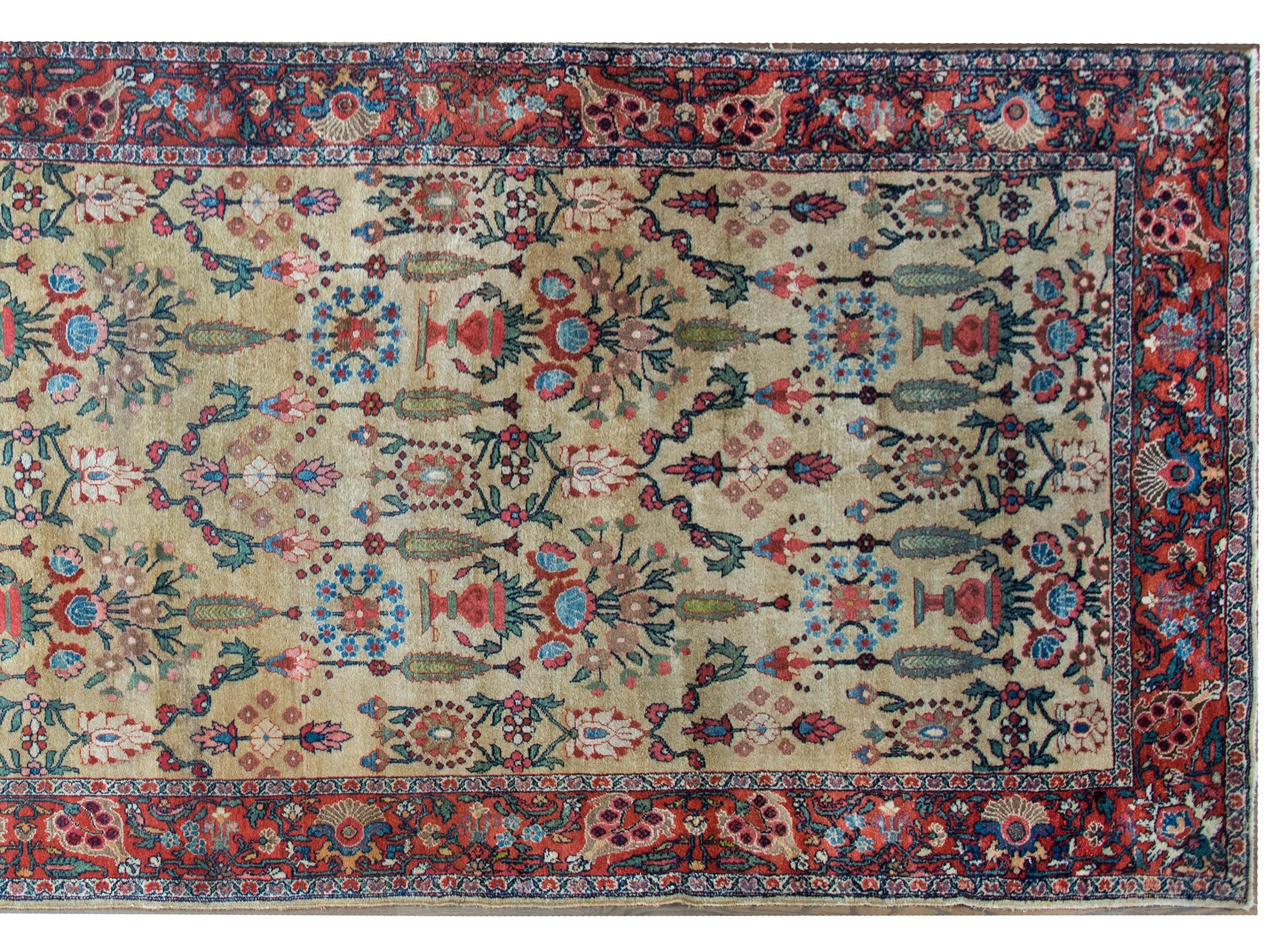 Early 20th Century Persian Sultanabad Rug For Sale 2