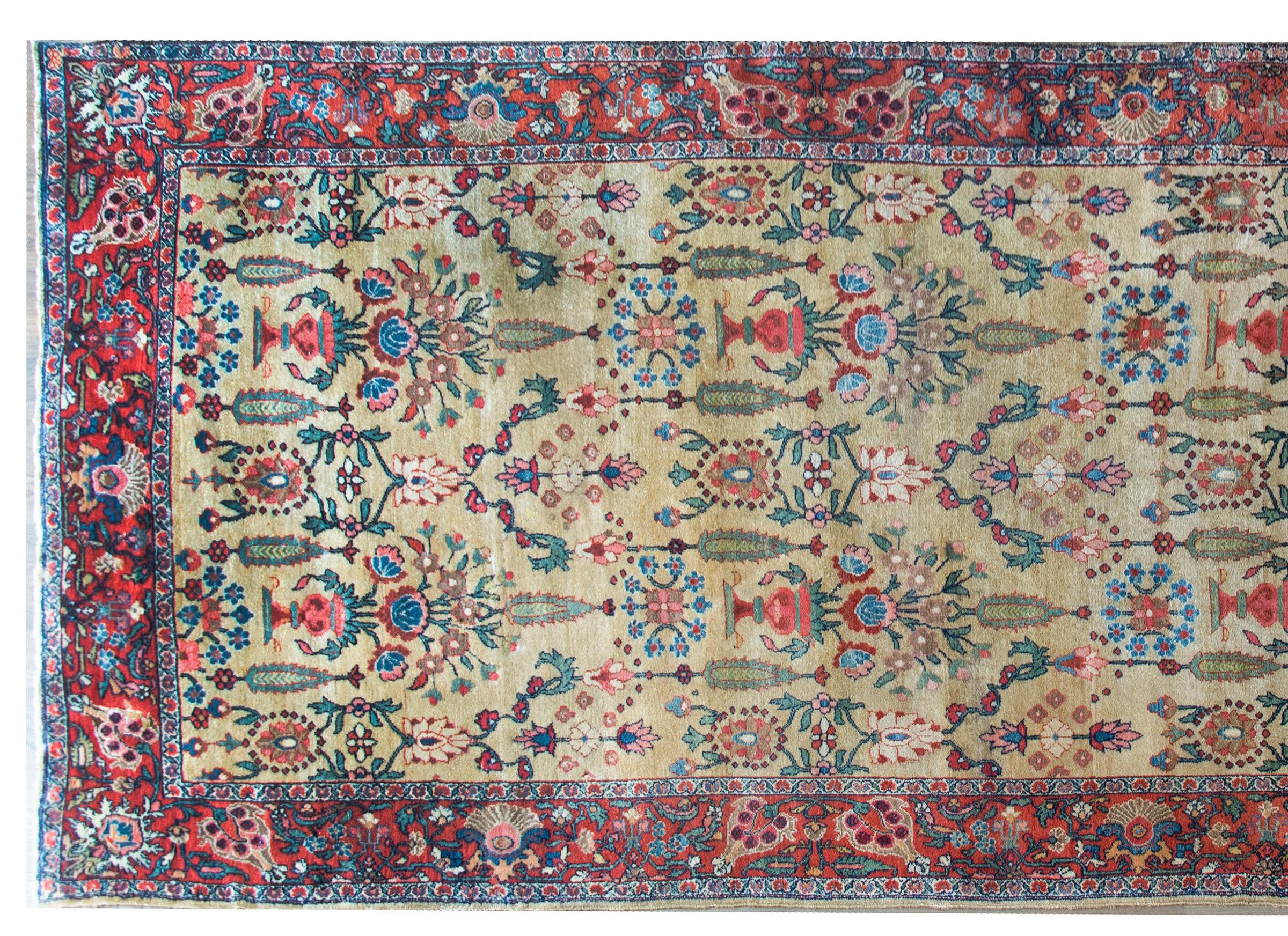 Early 20th Century Persian Sultanabad Rug For Sale 3