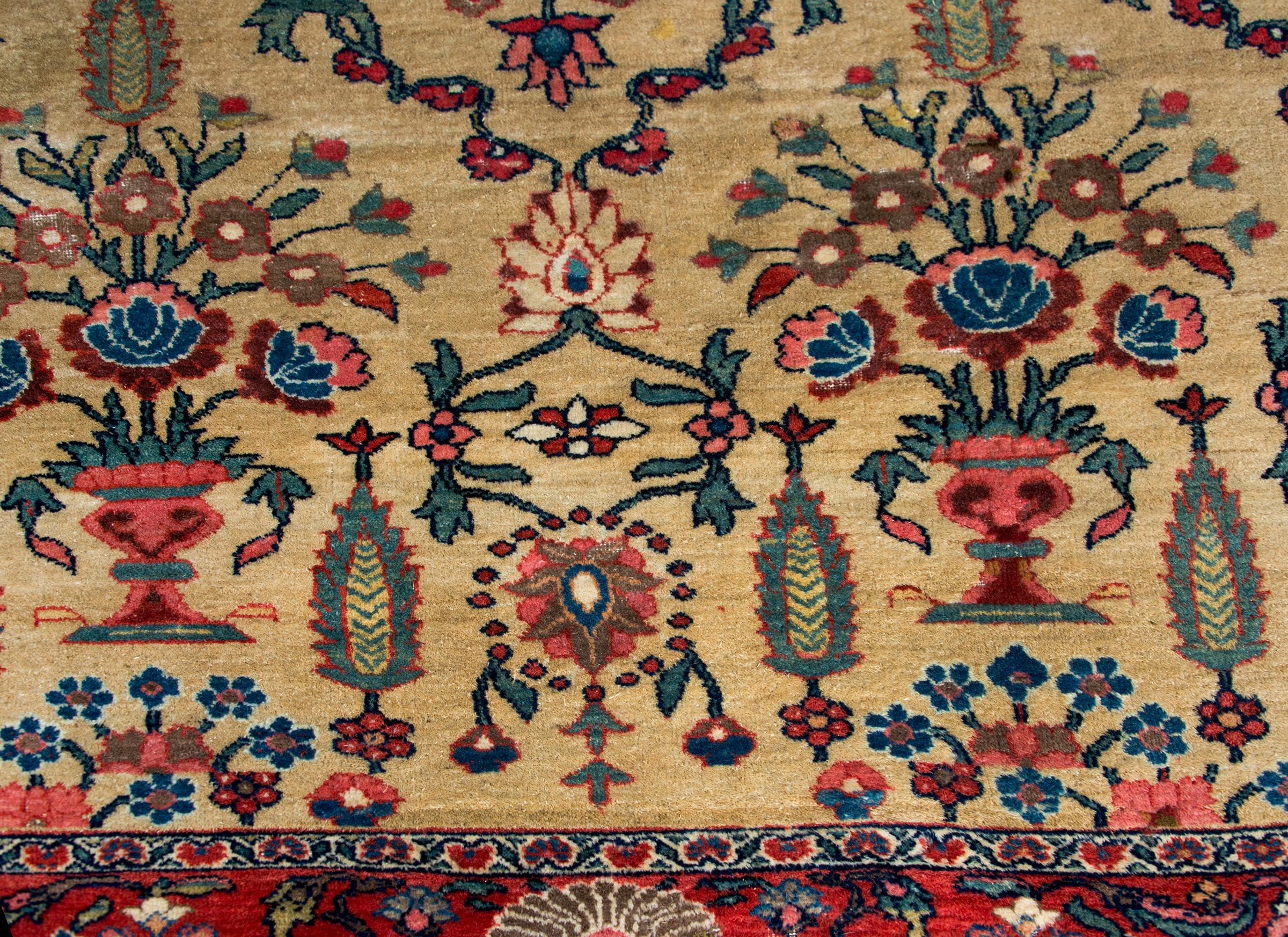 Early 20th Century Persian Sultanabad Rug For Sale 4