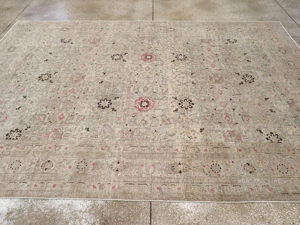 Early 20th Century Persian Tabriz Accent Carpet In Excellent Condition For Sale In New York, NY