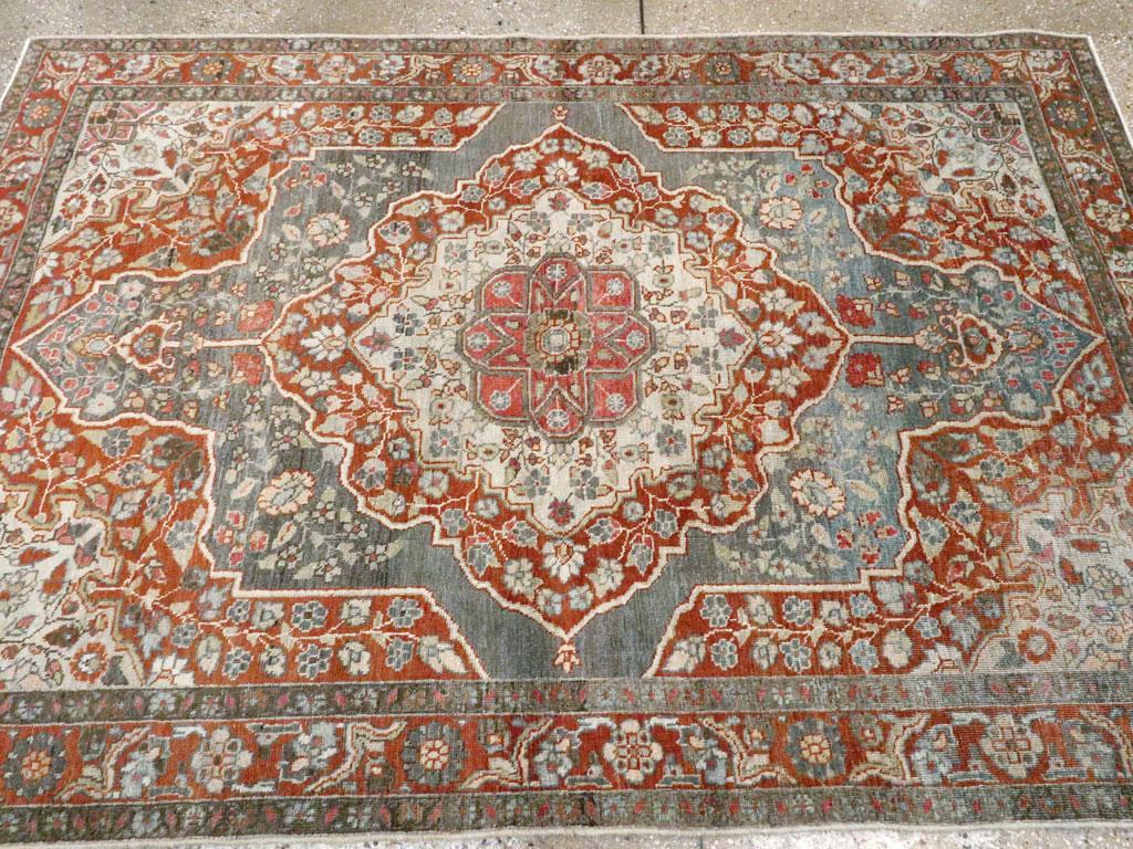 Tappeto da salotto persiano Tabriz dei primi del Novecento In condizioni ottime in vendita a New York, NY