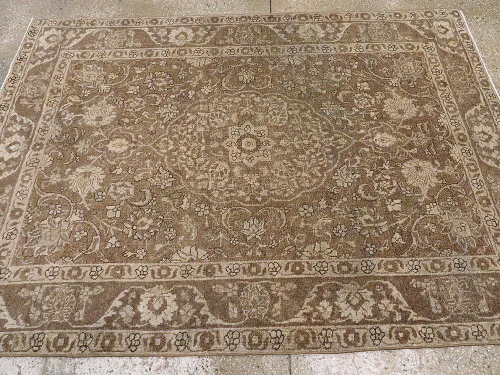 Tapis d'appoint persan Tabriz du début du 20e siècle Excellent état - En vente à New York, NY