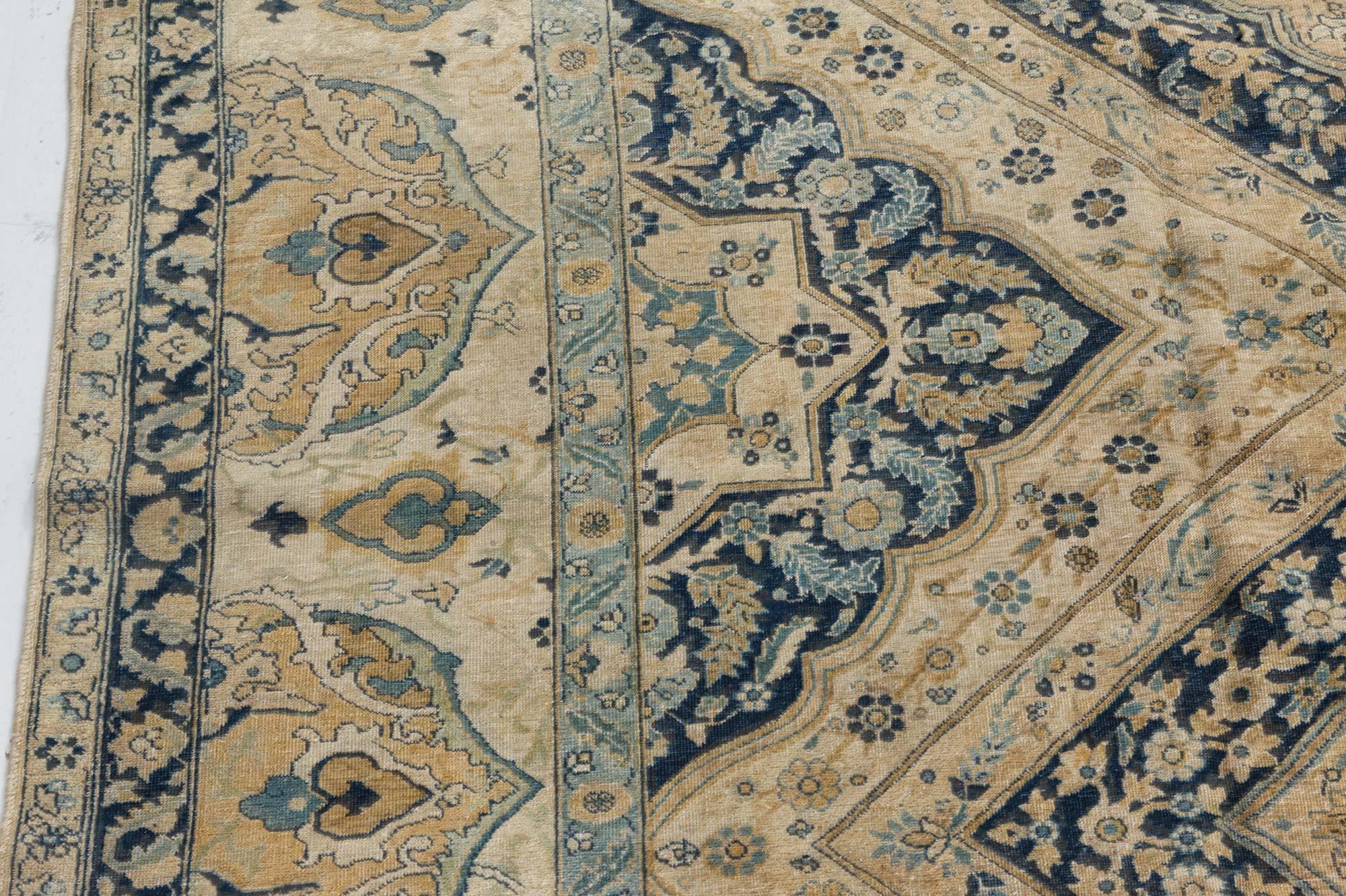 Early 20th Century Persian Tabriz Handmade Carpet In Good Condition For Sale In New York, NY