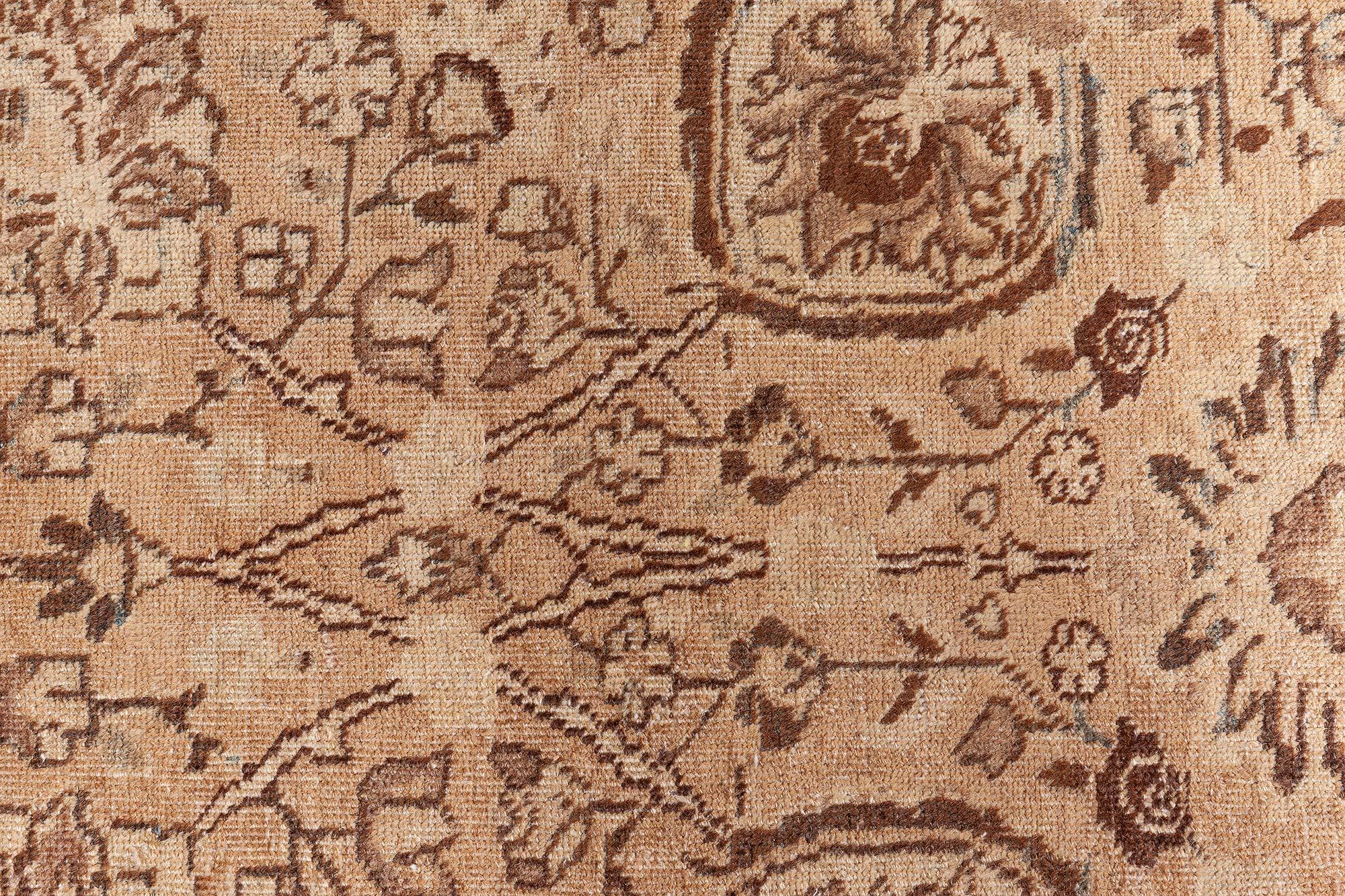 20ième siècle Tapis persan Tabriz du début du 20ème siècle Doris Leslie Blau en vente