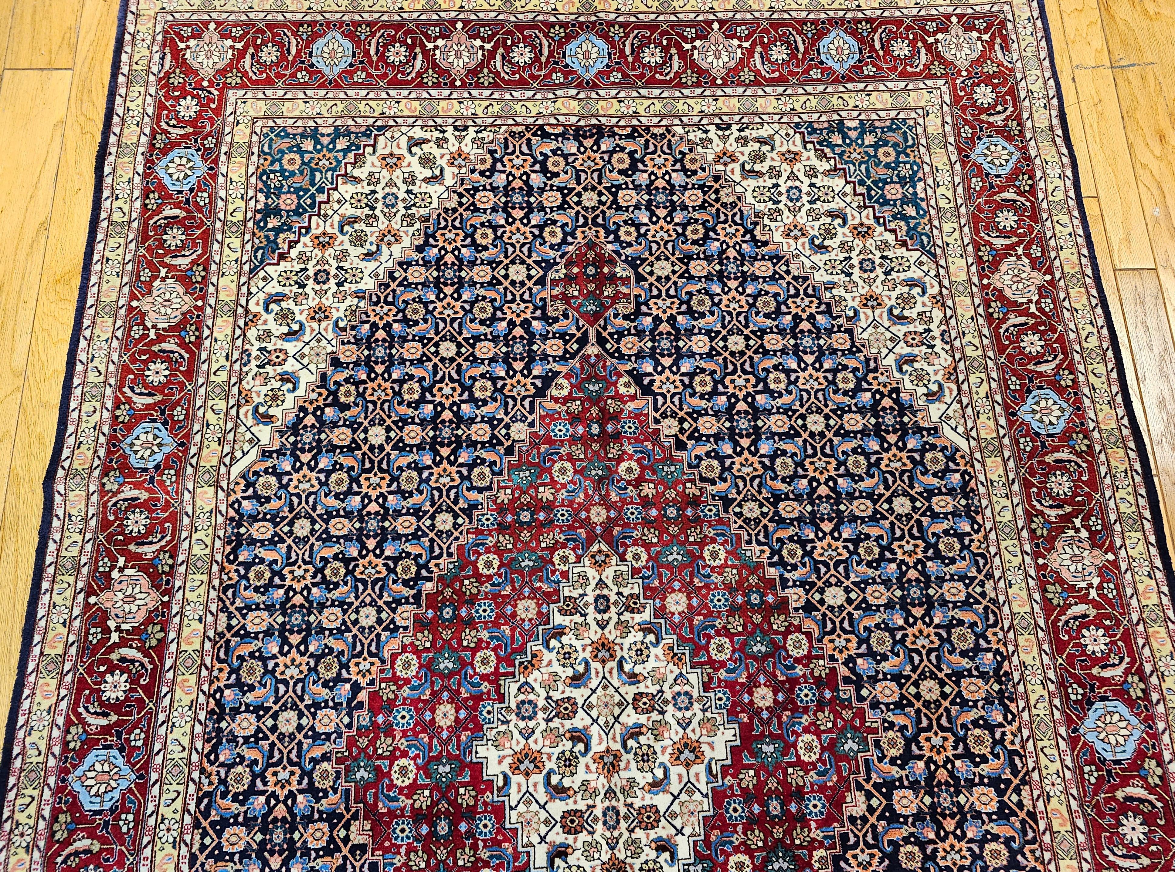 Tintura vegetale Tappeto Tabriz Mahi persiano dei primi del Novecento con motivi geometrici in vendita