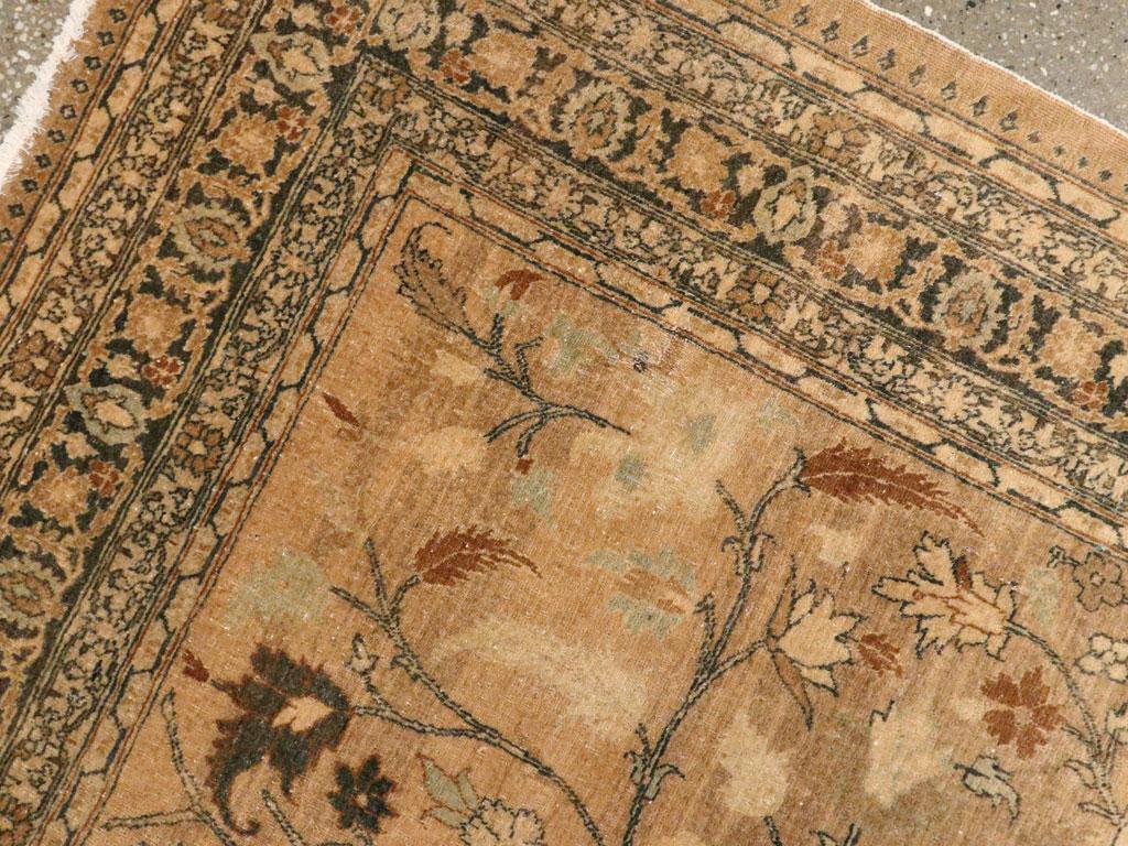 Alfombra de acento pictórica persa Tabriz de principios del siglo XX en Excelente estado para la venta en New York, NY