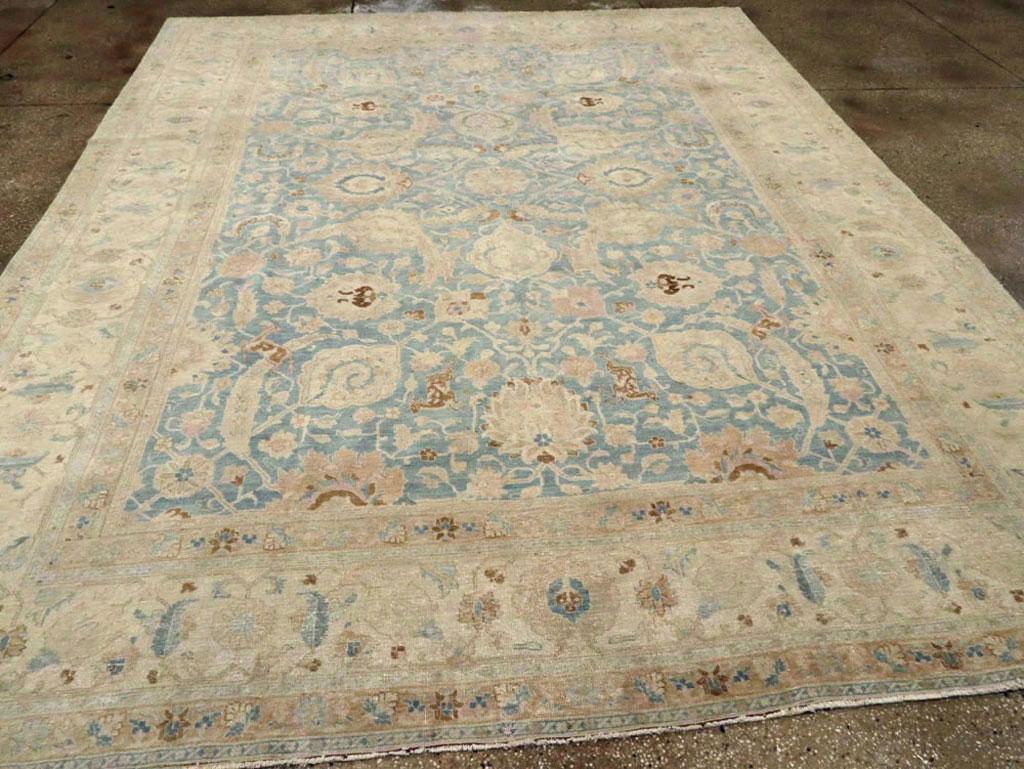 Early 20th Century Persian Tabriz Room Size Carpet in Grey-Blue and Cream In Excellent Condition For Sale In New York, NY
