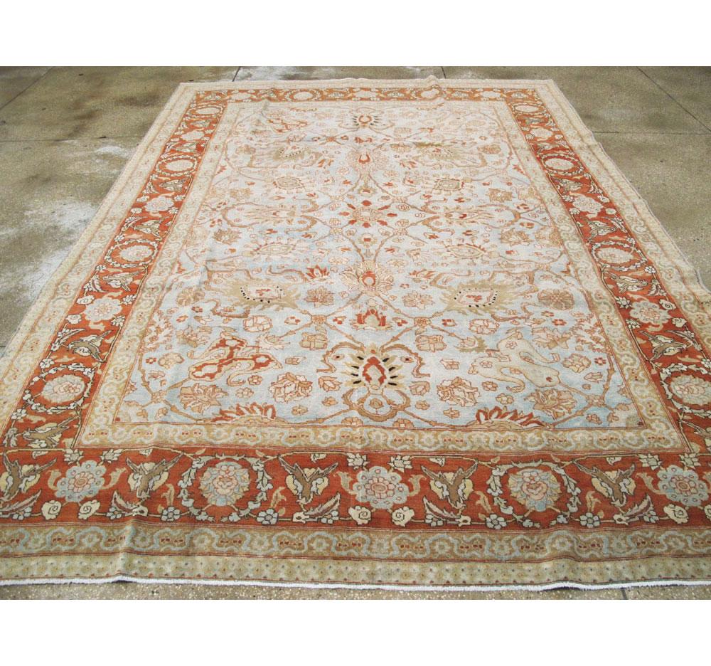 Early 20th Century Persian Tabriz Room Size Carpet in Red, Blue, and Grey In Excellent Condition For Sale In New York, NY