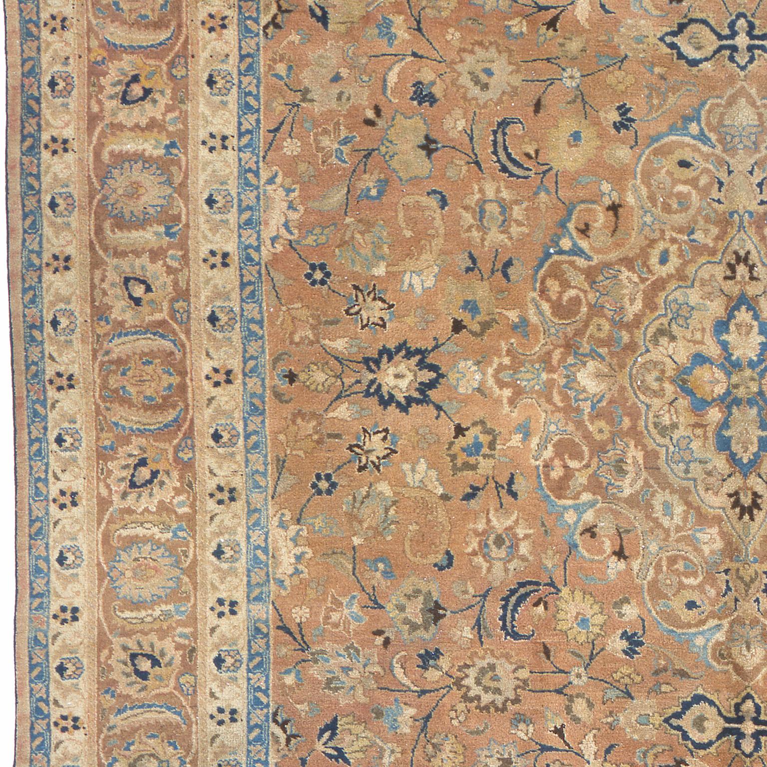 Early 20th Century Persian Tabriz Rug In Good Condition For Sale In New York, NY