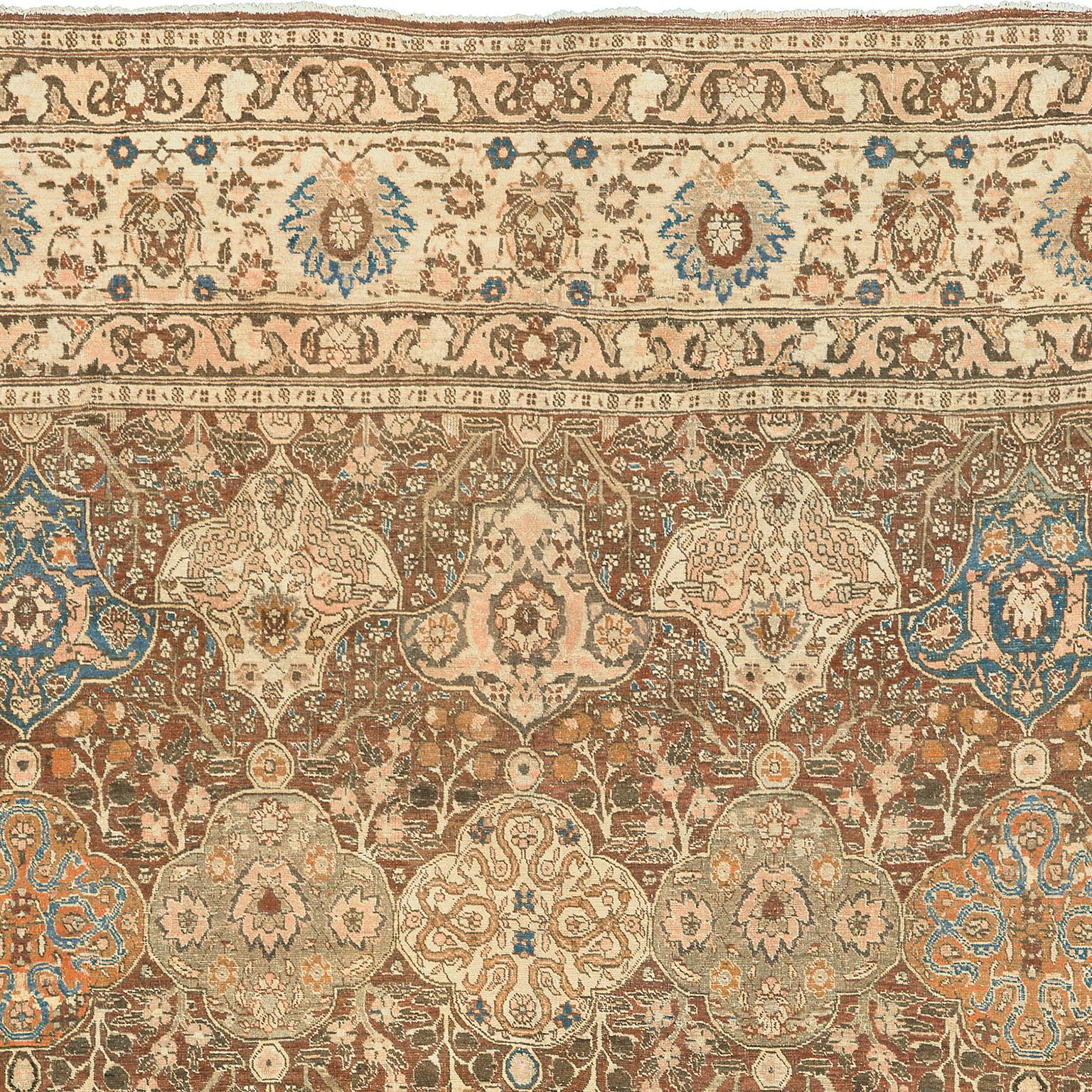 Tessuto a mano Early 20th Century Persian Tabriz Rug in vendita
