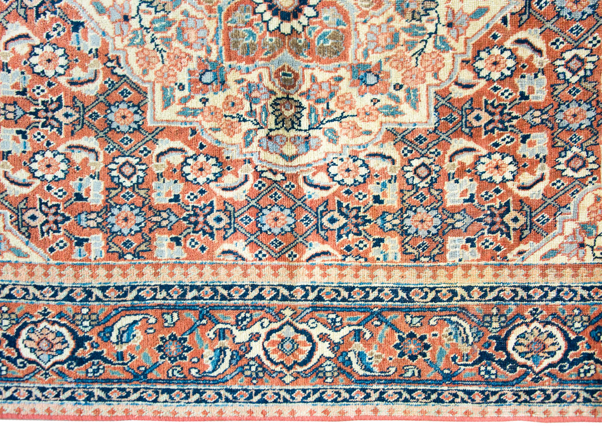Early 20th Century Persian Tabriz Rug In Good Condition For Sale In Chicago, IL