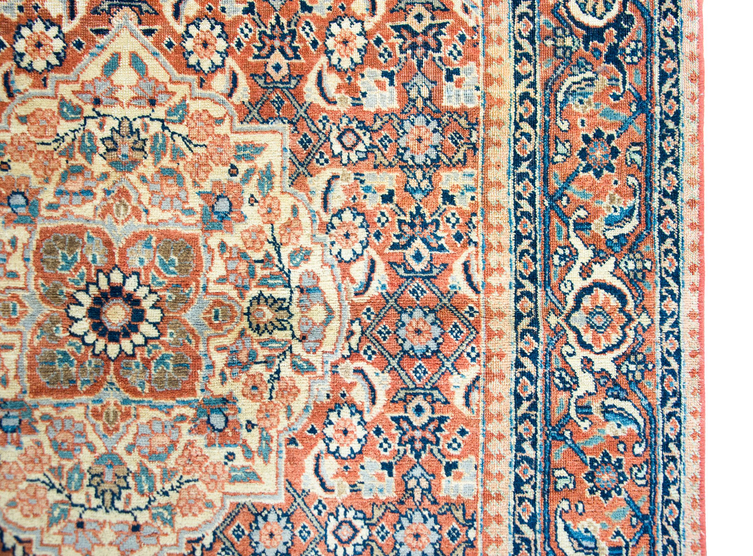 Persischer Täbris-Teppich, frühes 20. Jahrhundert im Zustand „Gut“ im Angebot in Chicago, IL